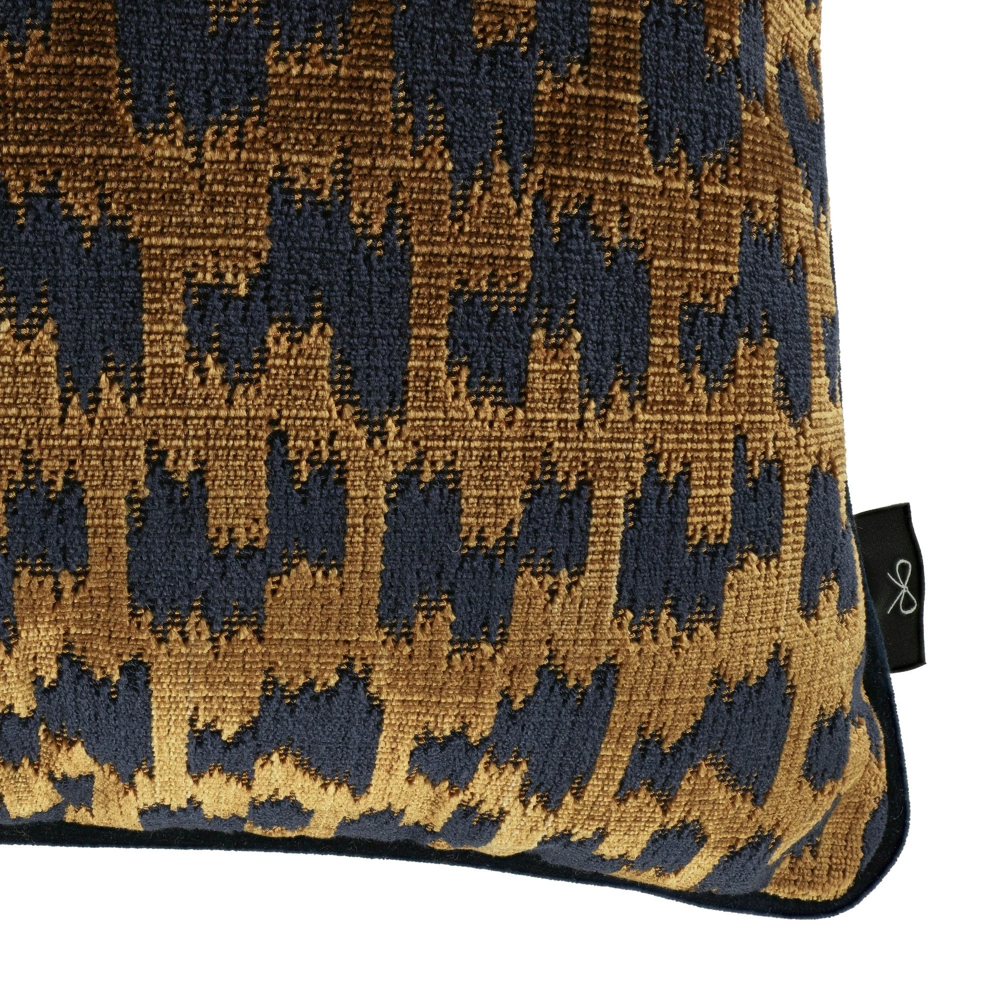 Black Edition Koba Manuka cushion, 60 × 40 cm, corner detail