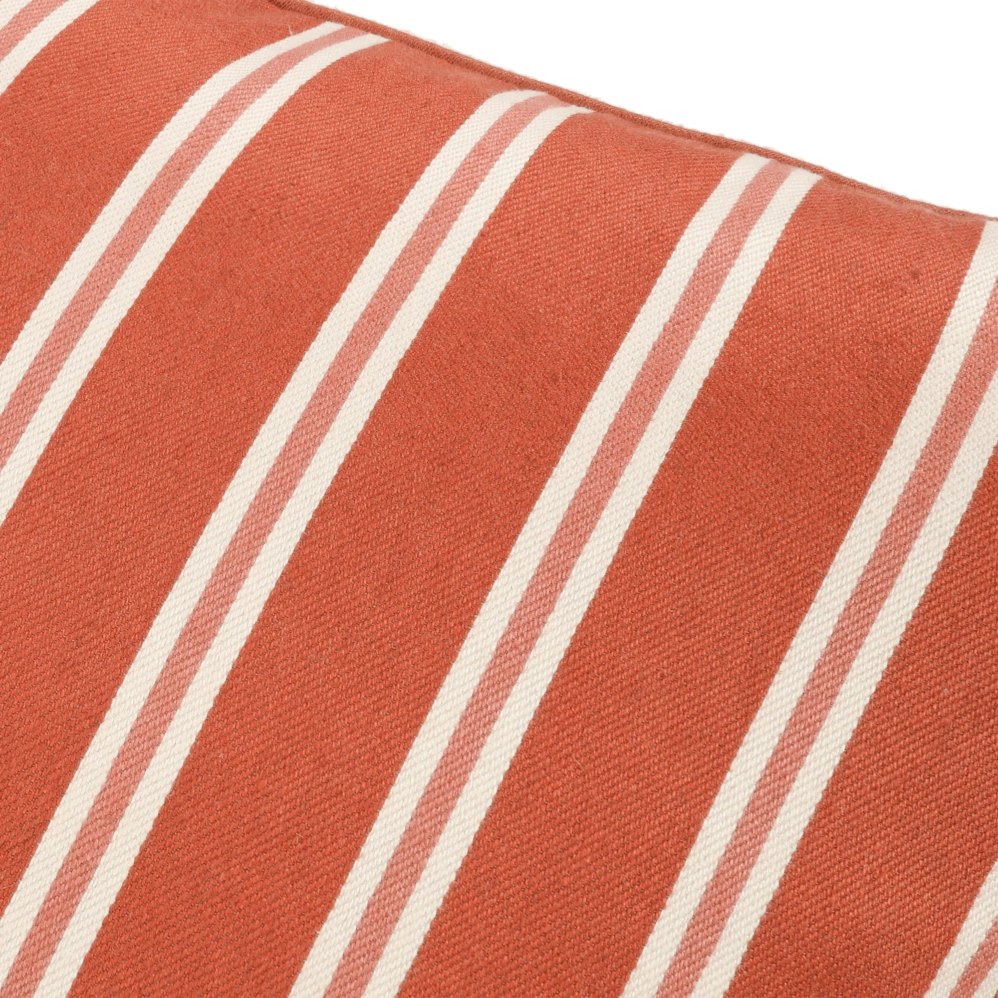 Romo Tiva Russet cushion, 50 × 50 cm, close-up of the fabric