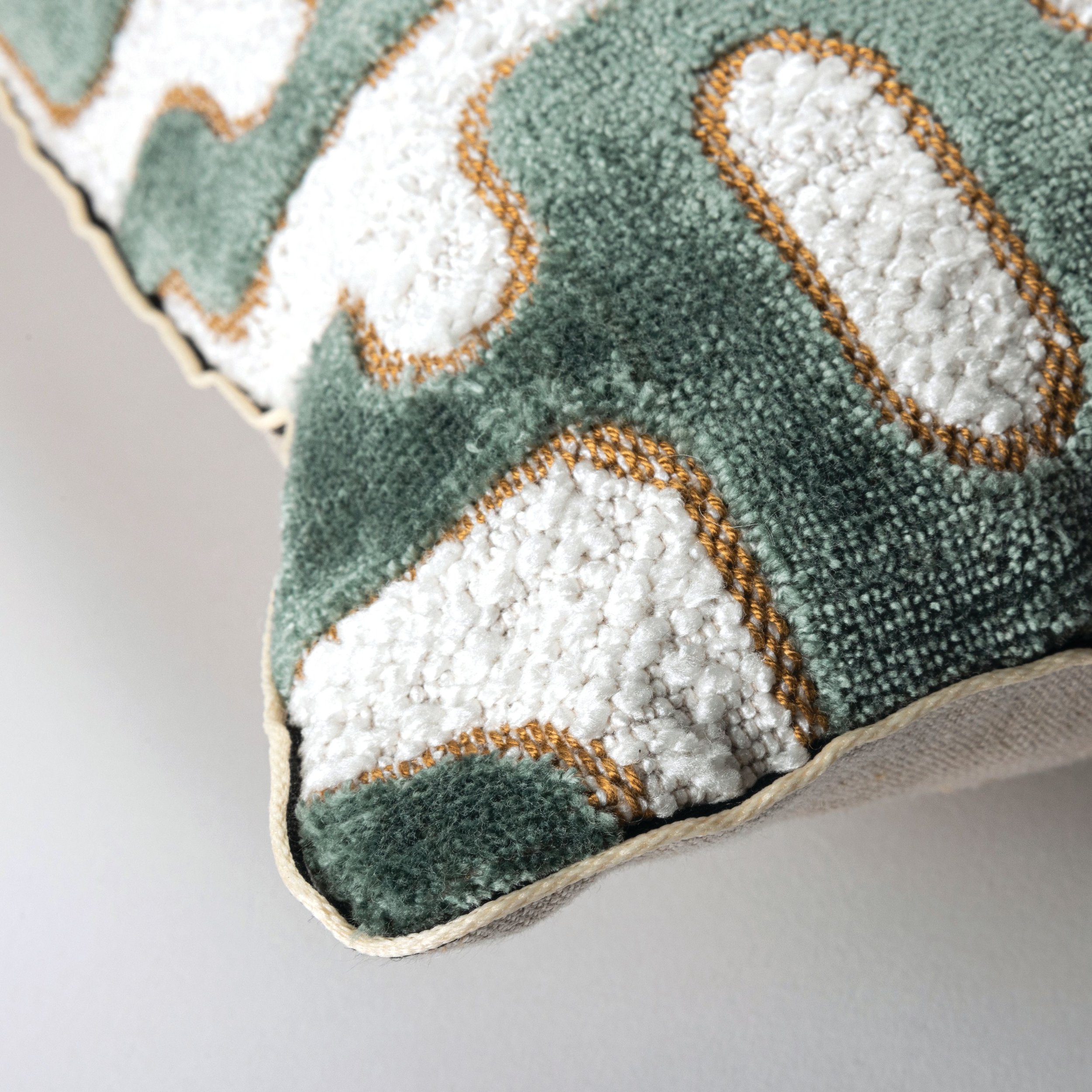MAISON CASAMANCE_LMC-Housse-Bryce-C050603-Finition.jpg