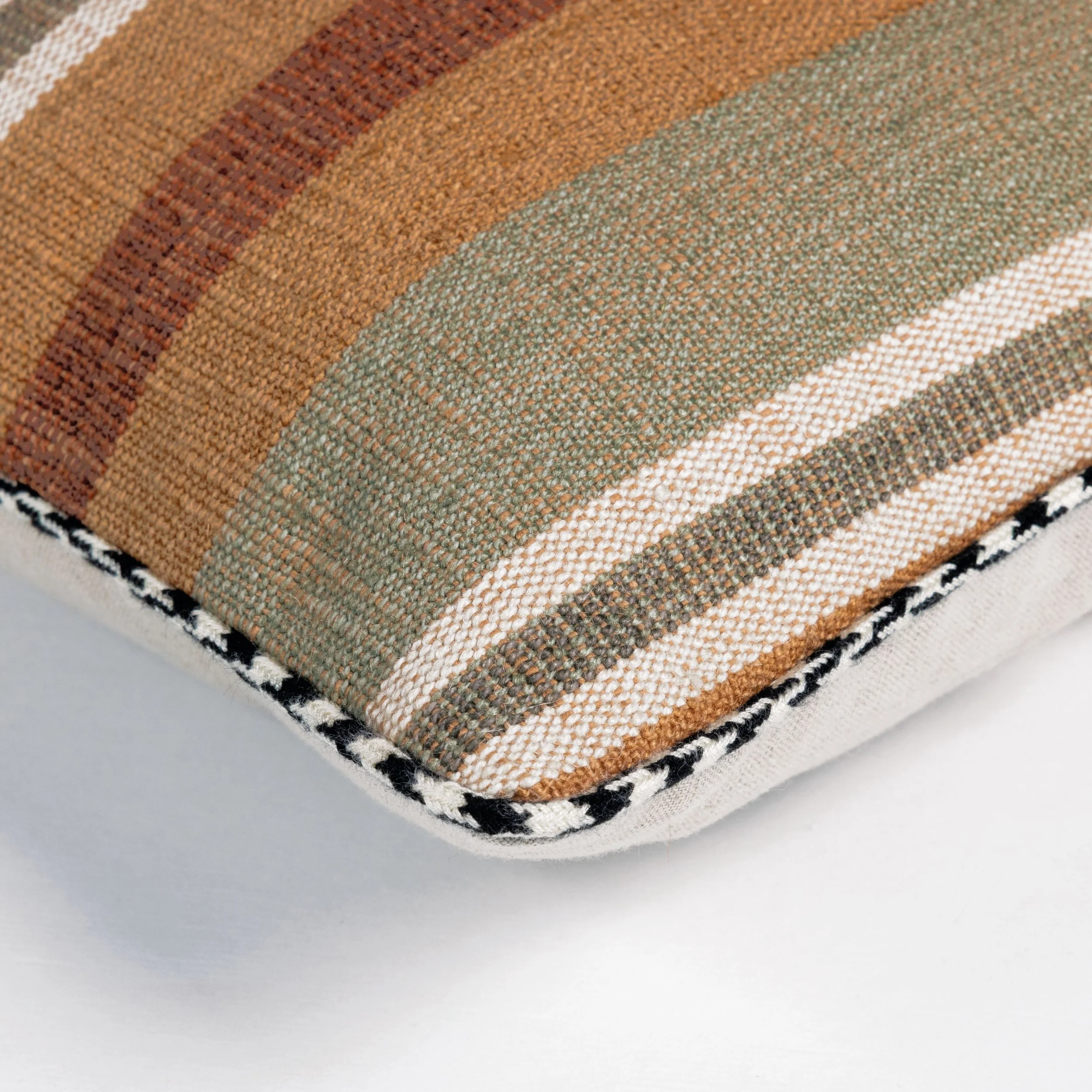 Via verri Handwoven artisanal jute stripe cushion kaki terre de sienne detail