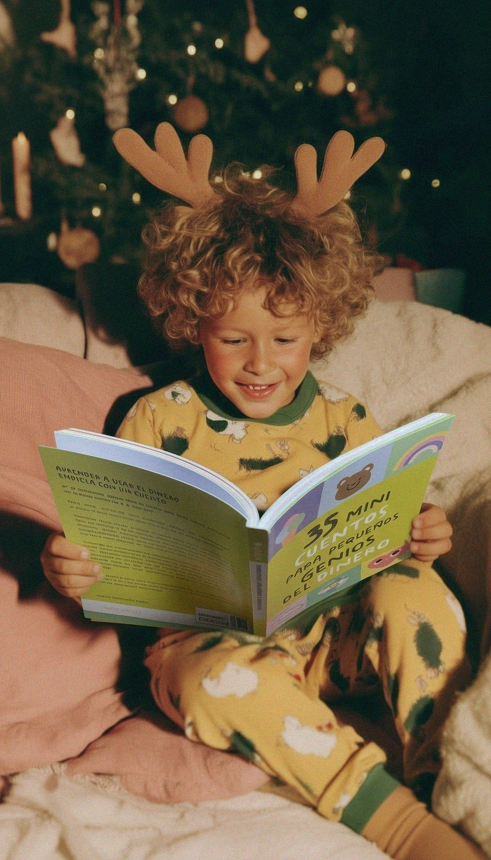 bankidu_put_the_kids_hand_in_top_of_the_book._holding_the_book__2d55edef-3338-4250-a0bc-7c69ee8abff8.png