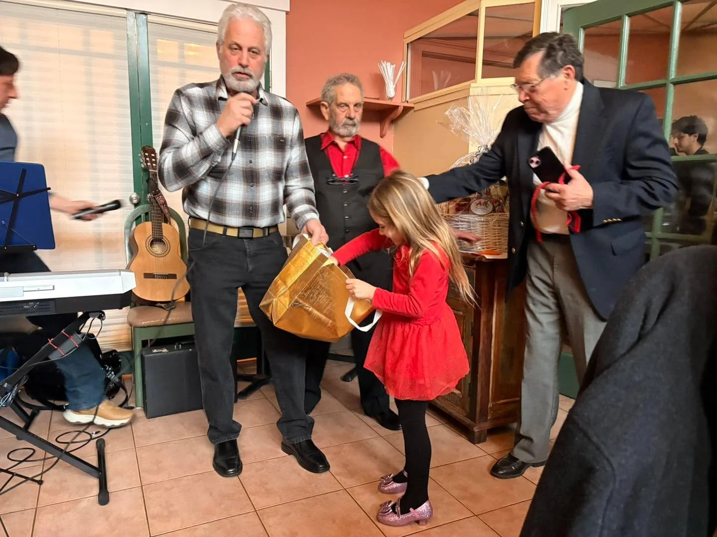 Last weekend, I joined the Italian American Club of Northern Westchester at their Officer Installation and Valentines Day celebration which took place at Le Fontane in Somers. With live music, delicious food, and the involvement of even the youngest 