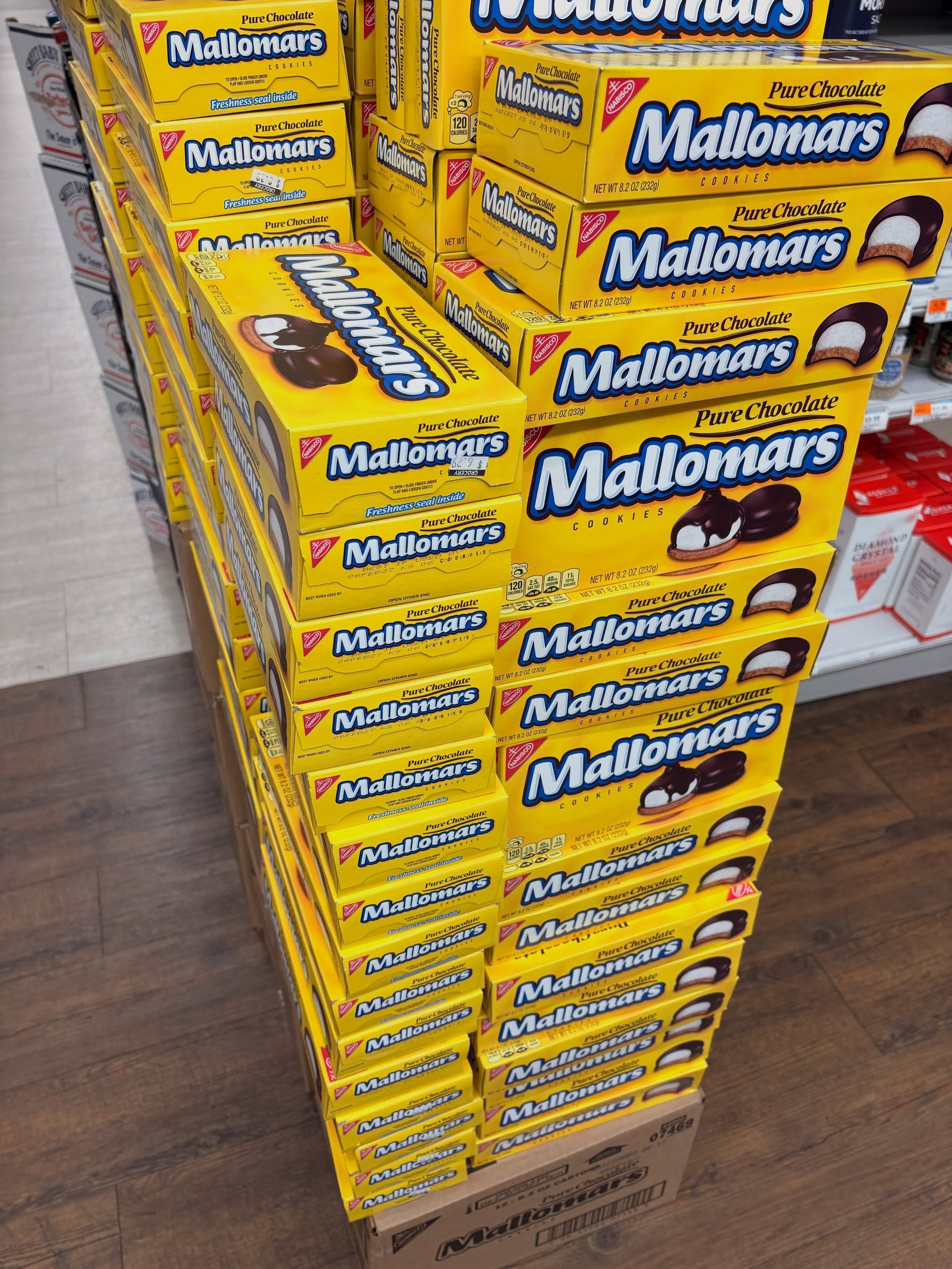 It&rsquo;s time for our annual fall PSA - they&rsquo;re back!!! #mallomarseason #fall #comeandgetit #westchestercounty #kiddingnotkidding