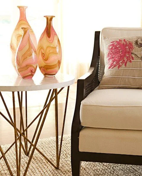When the side table becomes the focal point 👀 These standout vases are true works of art, leveling up this table from standard to WOW 😮 #EmilyLaMarque⁠
⁠
#woodlandhillsinteriordesign #interiordesigntips #interiordesignlife #interiordesigninspiratio