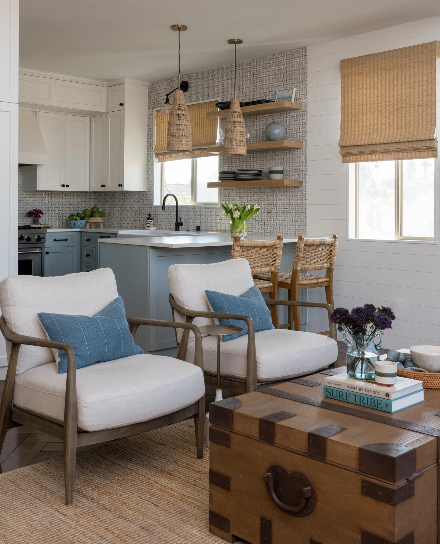 From the trunk to the pillows to the kitchen behind it all, this spot feels lived in and loved 🥰#EmilyLaMarqueDesign⁠
⁠
Photography by @charlotteleaphotography⁠
⁠
#CaliforniaLuxuryLiving #ElevatedCaliforniaDesign #ModernCoastalHome #SoCalLifestyle #