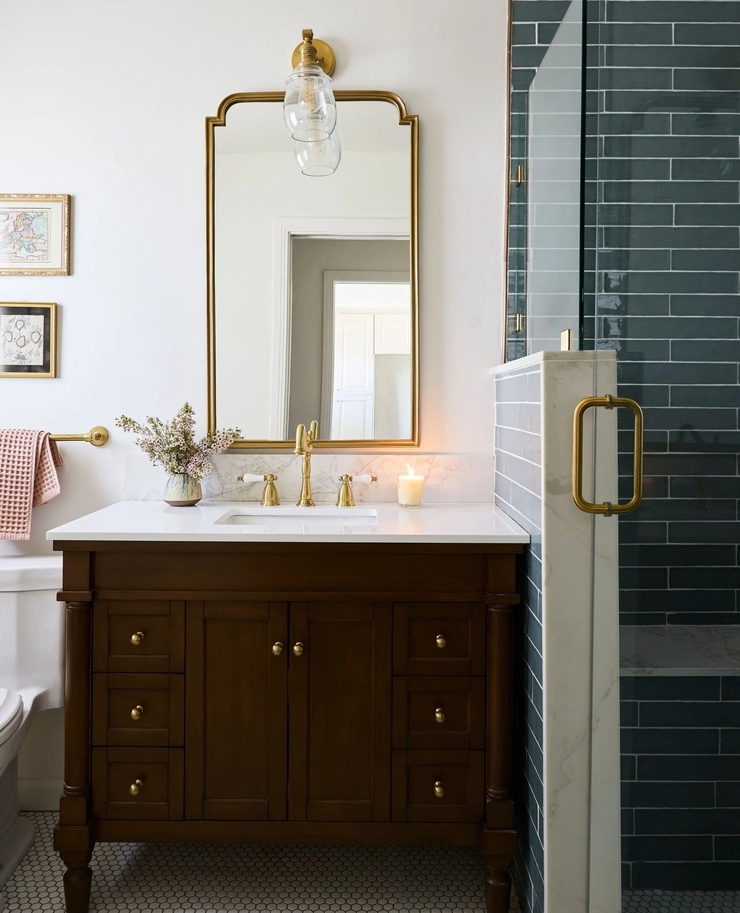 This vanity understands the assignment. A little glamour, a little glow, and a whole lot of everyday luxury. 🪞🤍#EmilyLaMarqueDesign⁠
⁠
Photography by @tramp.studio⁠
⁠
⁠
#pasadenainteriordesign #pasadenainteriordesigner #pasadenahomeremodeling #alta