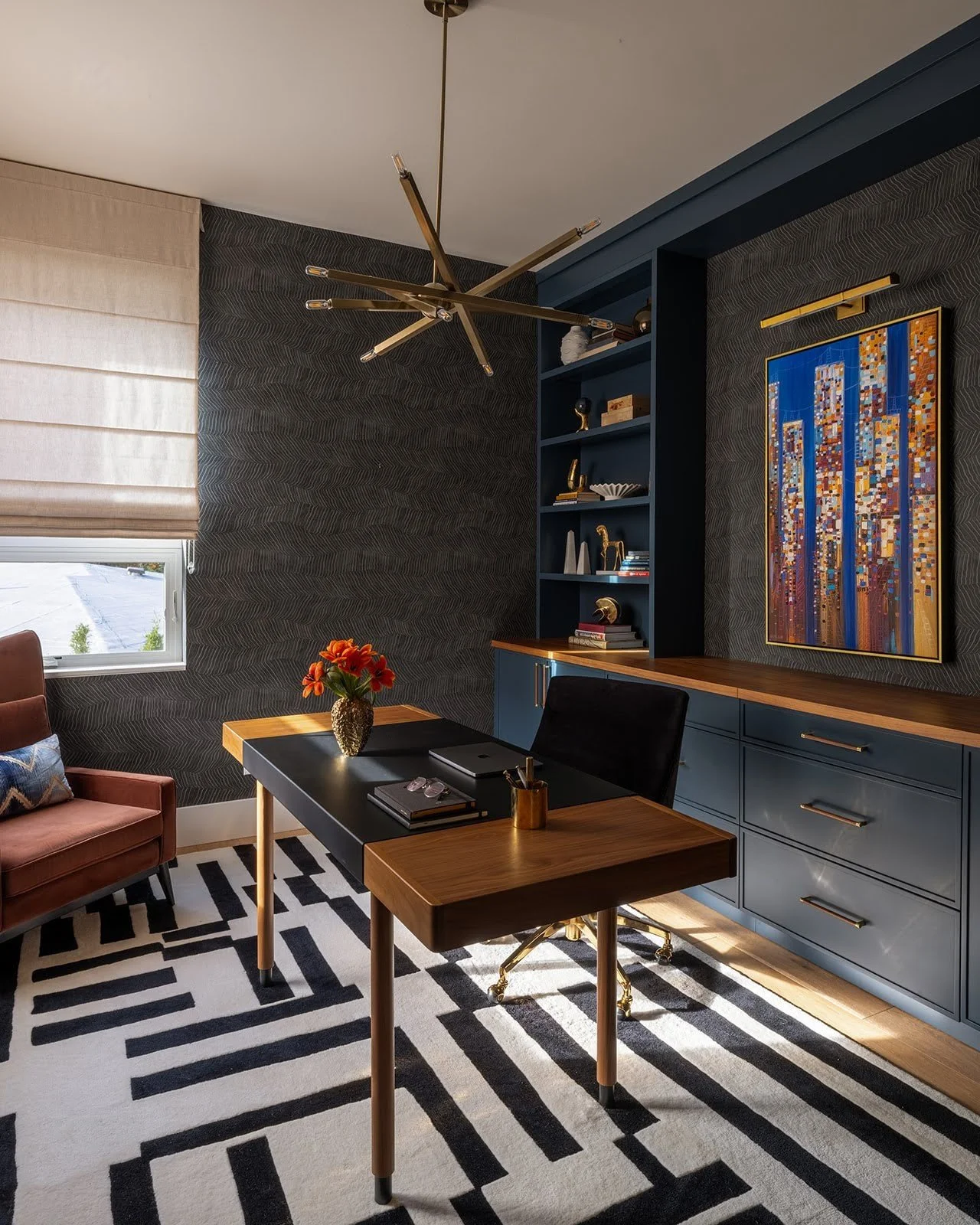 When moody and chic combine 🖤This gorgeous office makes working a little less painful, thanks to deep hues, bold art, and standout lighting 😍#EmilyLaMarqueDesign⁠
⁠
#bellevueinteriordesign #pasadenainteriordesign #pasadenainteriordesigner #pasadena