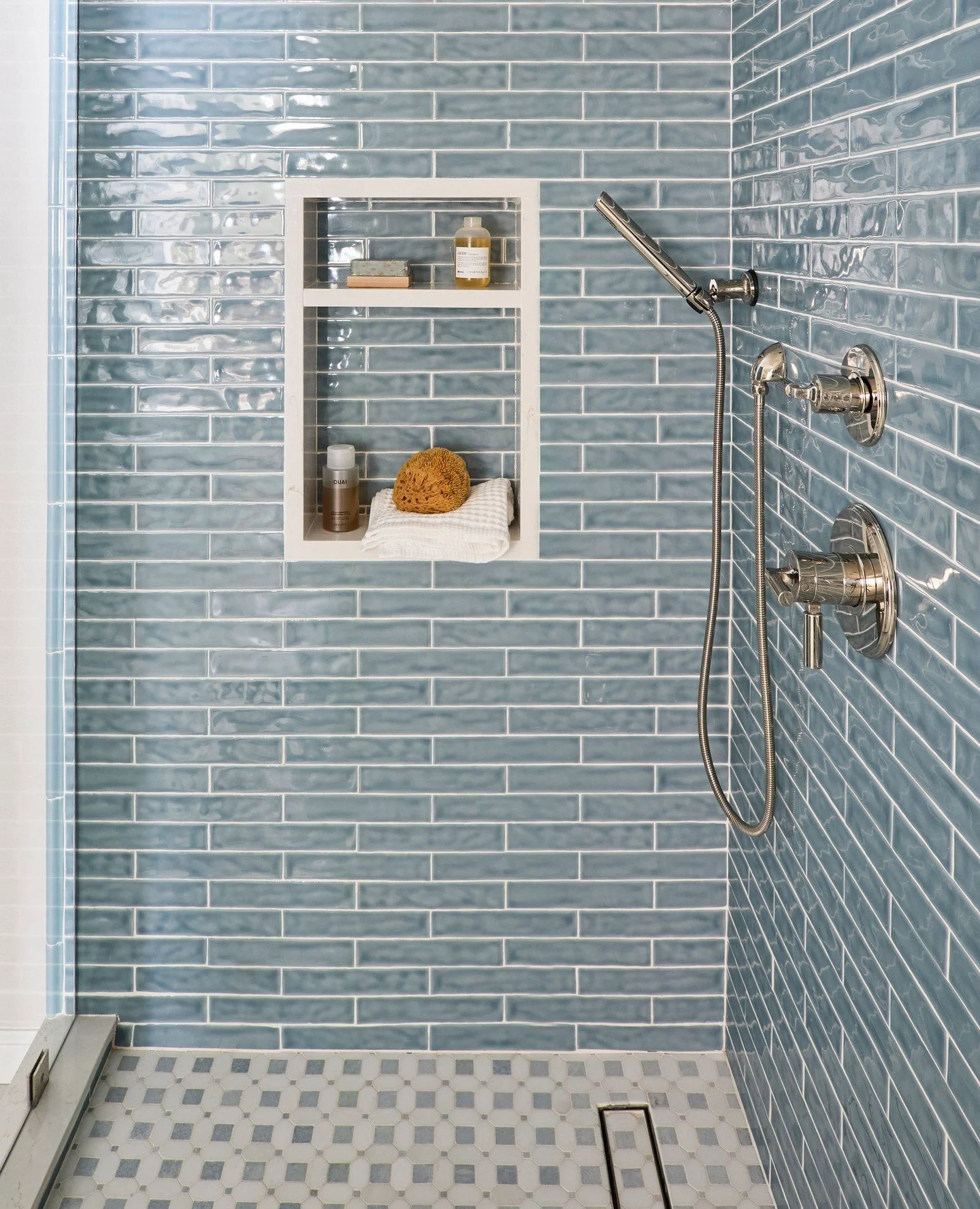 Feeling blue&hellip; but in the best way 💙 This shower we designed is straightforward yet timeless with a splash of drama, ensuring every shower gives the luxe experience you deserve ✨#EmilyLaMarqueDesign⁠
⁠
⁠
#pasadenainteriordesign #pasadenainteri