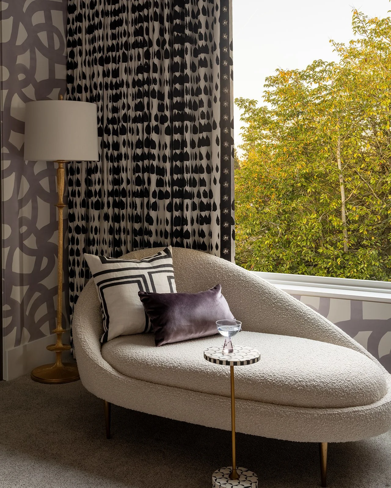 A seat with a view ✨⁠
⁠
Time for a quick afternoon nap or some daydreaming? There is nothing better than relaxing by the window on a plush, cozy chaise with pretty pillows and plenty of personality 😍 #EmilyLaMarqueDesign⁠
⁠
Photography by @_karamerc