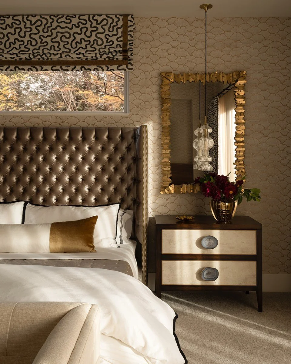 The hues and textures have it in this gilded bedroom 🌟⁠
⁠
Black and cream hues combined with glam touches of gold, this space is fit for royalty 🤩 #EmilyLaMarqueDesign⁠
⁠
Photography by @_karamercer⁠
Styling by @jenbarguiarena⁠
⁠
#pasadenainteriord