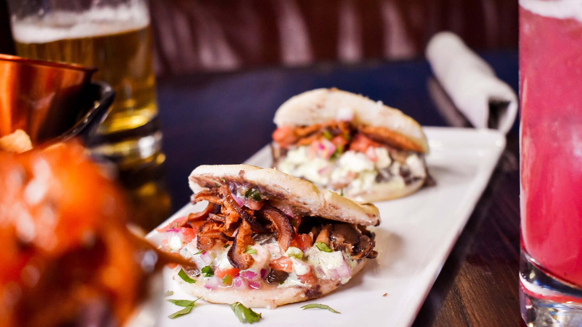 #beattheclock, over at R House in Wynwood, is currently our favorite Miami happy hour! 4-5-6 dollar drinks &amp; bites from 4pm - 6:30, YAS QUEEN! @rhousewynwood