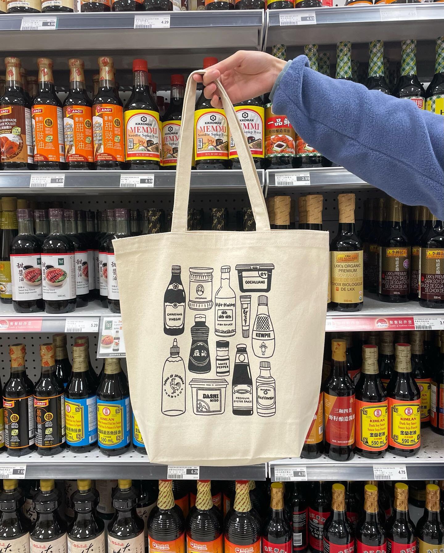 SAUCE TOTES ARE BACK! Just in time for the holidays ✨ 

A limited run of bags &amp; tea towels will be available online tomorrow - December 6 @ 5PM PST. All other stock will be at @eastsideflea this weekend Dec 10 &amp; 11 from 11 AM - 5 PM

I&rsquo;