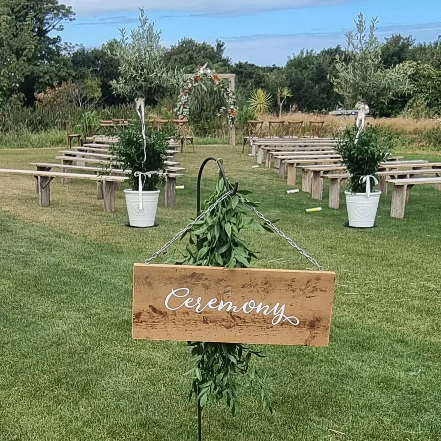 Huge congratulations to Deb and Jake who tied the knot on a beautiful field in St Peter's today. Colours were burnt orange tones with peach and blush pinks and foliage. Wishing you all the best as Mr and Mrs ❤️ 
Supplier shout out
Celebrant @island