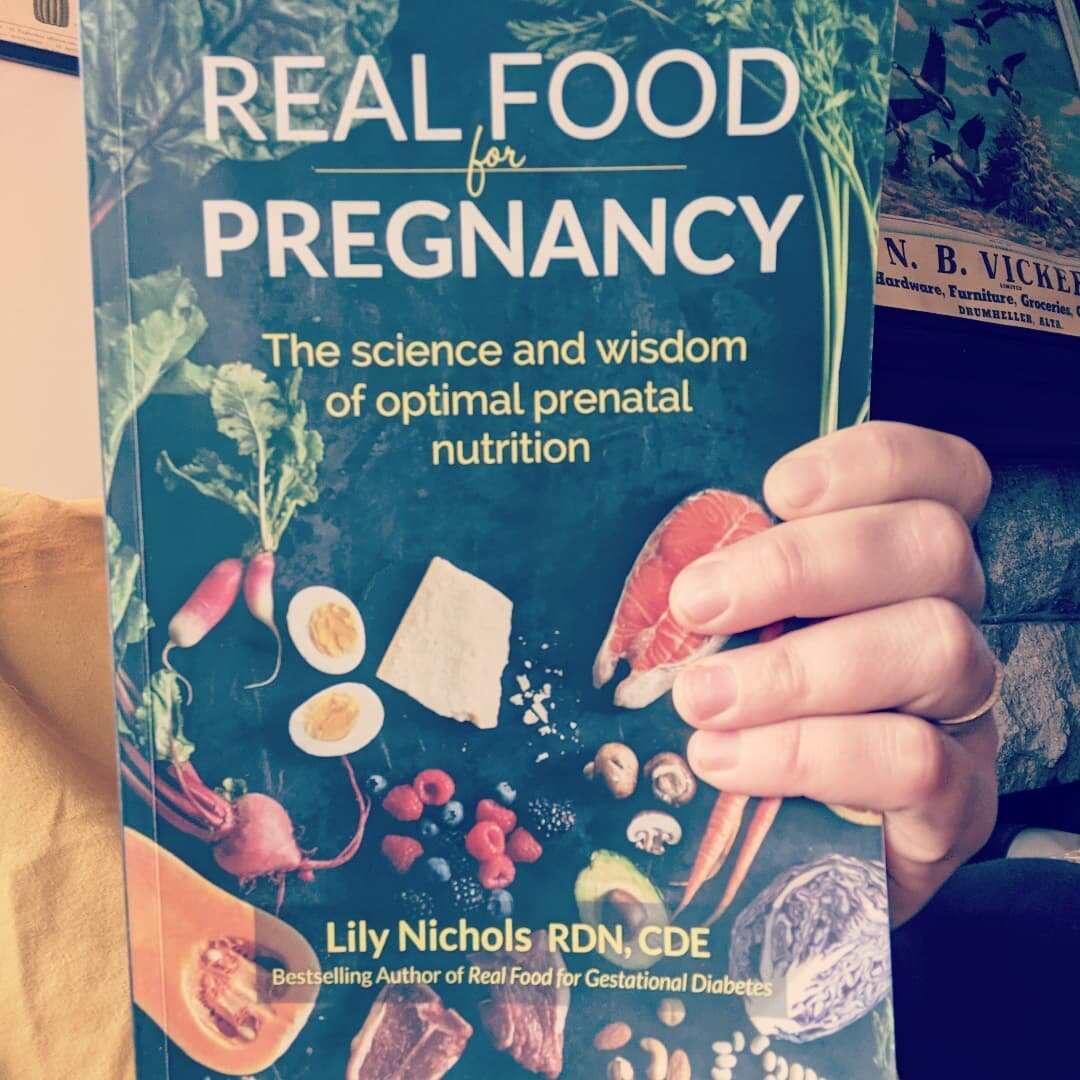&bull; l i b r a r y  m u s t  h a v e &bull;

lots of folks ask me for pregnancy book recommendations. this one, Real Food for Pregnancy by @lilynicholsrdn tops the list 🏆

📖in fact, if you are going to read one and only one book before/during/aft