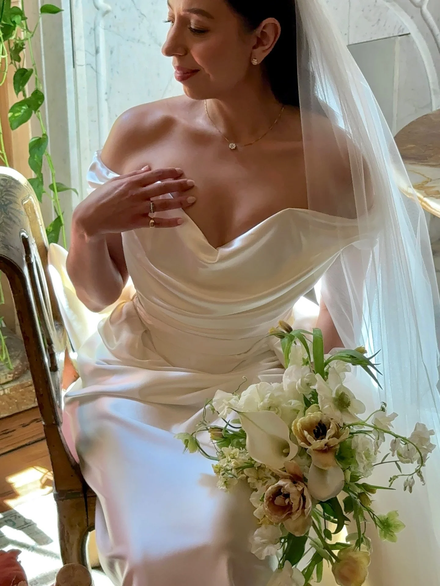 Forever daydreaming about this wedding. @januaryskies creative direction during their portrait session was absolute perfection! 

Bride + Groom | @_clarissamorales 
Planning | @natashaleighevents 
Photo | @januaryskies 
Content | @eversocandid 
Flora