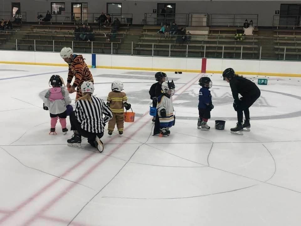 Families warm up at Ozaukee Ice Center