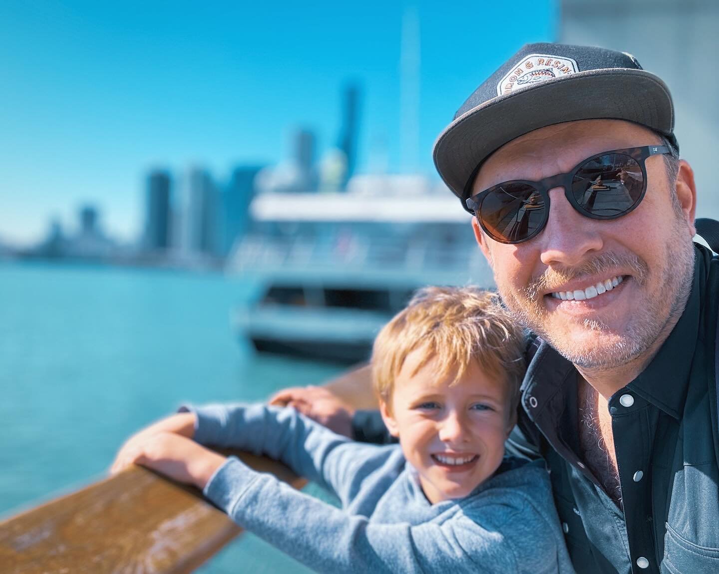 Thomas and I took a last minute trip to Chicago recently, visiting Sue&mdash;one of the largest T-Rex fossils ever discovered&mdash;at the @fieldmuseum, where we attended an awesome after-hours Halloween event for kids, went to the @shedd_aquarium an