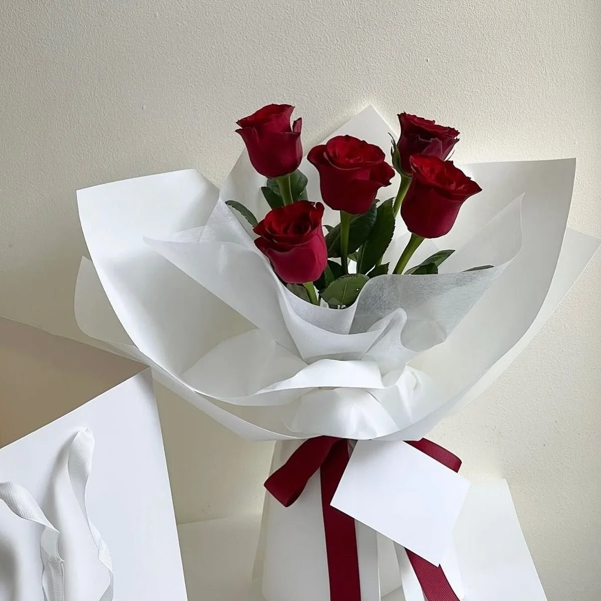 ROUGE, SEULEMENT. 🥀

Disponible le 13-14 f&eacute;vrier.
Livraison &agrave; Montr&eacute;al et alentours.

Credits: Pinterest