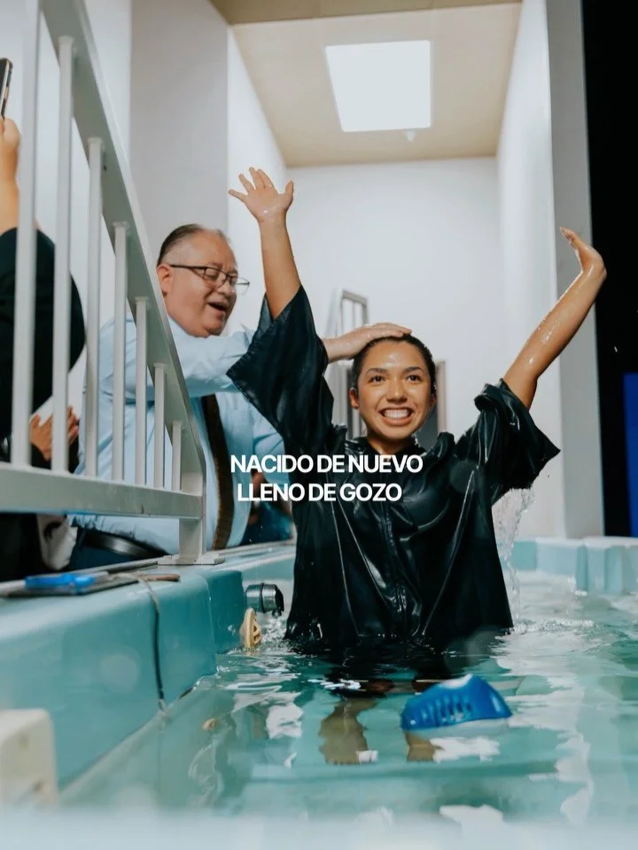Duran el verano hemos estado bautizando cada domingo.  Estamos teniendo un avivamiento en medio de los j&oacute;venes. Hermoso ver esta generaci&oacute;n con la revelaci&oacute;n del Nombre de Jes&uacute;s!
