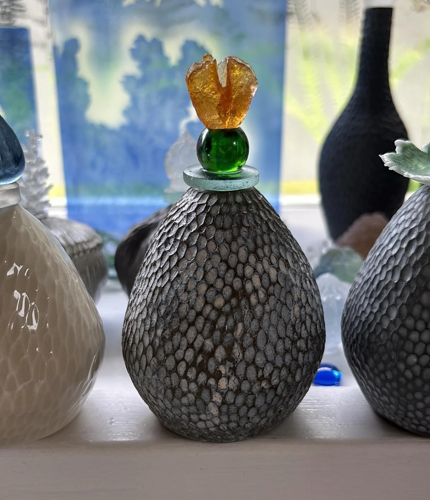 More little seed pots coming along ☺️

Their first outing will be at Meet the Makers @ruthincrafts and also @craftfestival #cardigan ❤️🫶🌟

#clay #ceramics #porcelain #glasscommunity #glassart #castglass #kilnformedglass #contemporaryglass #ukglass 