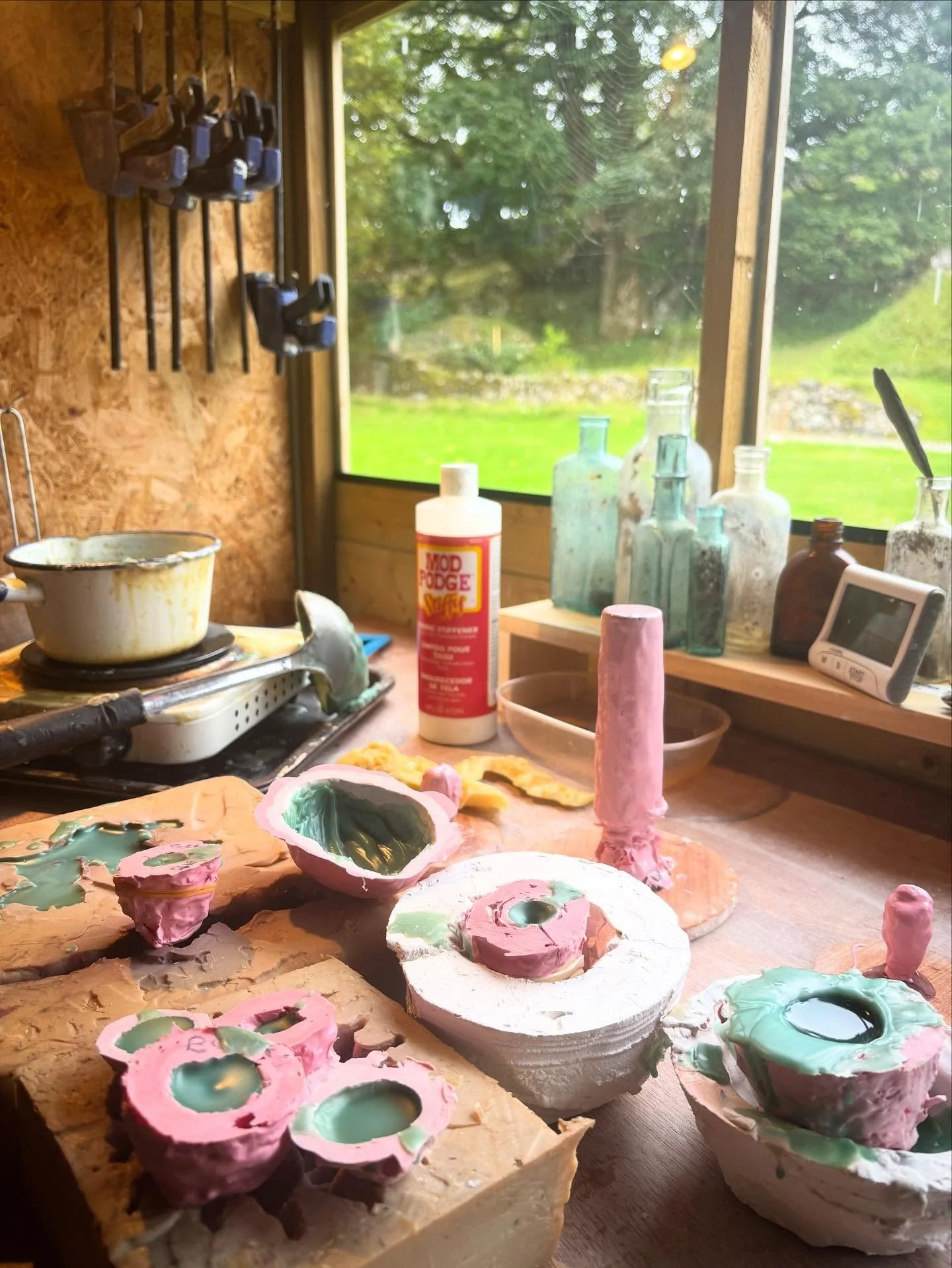 A rainy day in the shed, making waxes (and a mess) and loving every minute! Autumn vibes, cozy clothes, podcasts, and music - perfect! ☺️

#glasscommunity #glassart #castglass #kilnformedglass #contemporaryglass #ukglass #glasssculpture #bullseyeglas