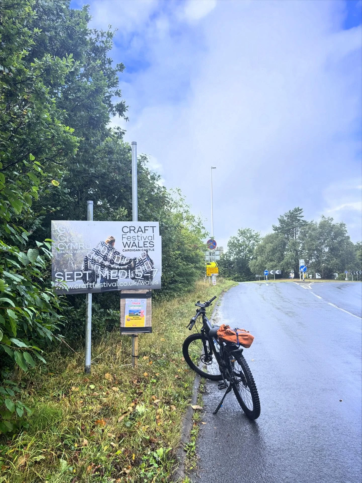 I have arrived (I didn&rsquo;t come all the way on my bike🤪)
So looking forward to spending time in beautiful #cardigan and amongst such a wonderful craft community 🫶 swimming in the sea and generally having a lovely time.
Set up tomorrow then open