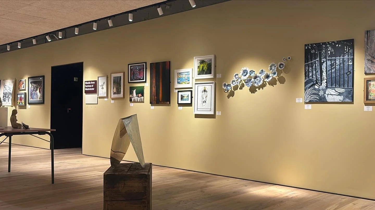 The North Wales Open at the beautifully newly refurbished @theatrclwyd is now open to the public.
So lovely to be exhibiting alongside my friends and other talented Welsh artists and makers 🫶