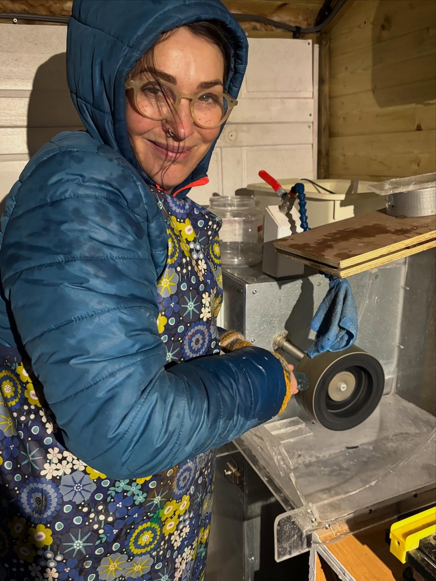 Oh the glamour!!! 
A freezing cold wet shed cold working with freezing water! 
😂 🥶🥶🥶
This is a small process in a long journey to make fine and effortless looking glass! 🤪