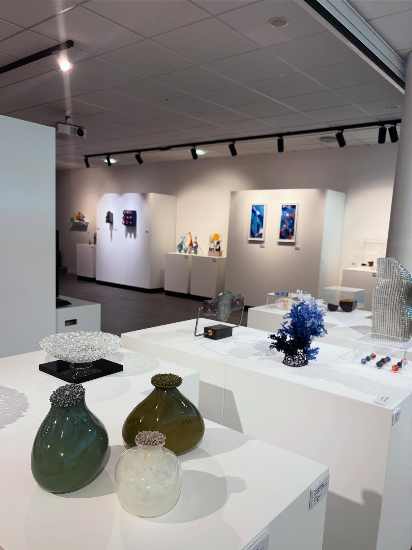 Just had the best time St Helens World of Glass at the new @contemporaryglasssociety exhibition.
So many beautiful members of our glass community ❤️🌟❤️