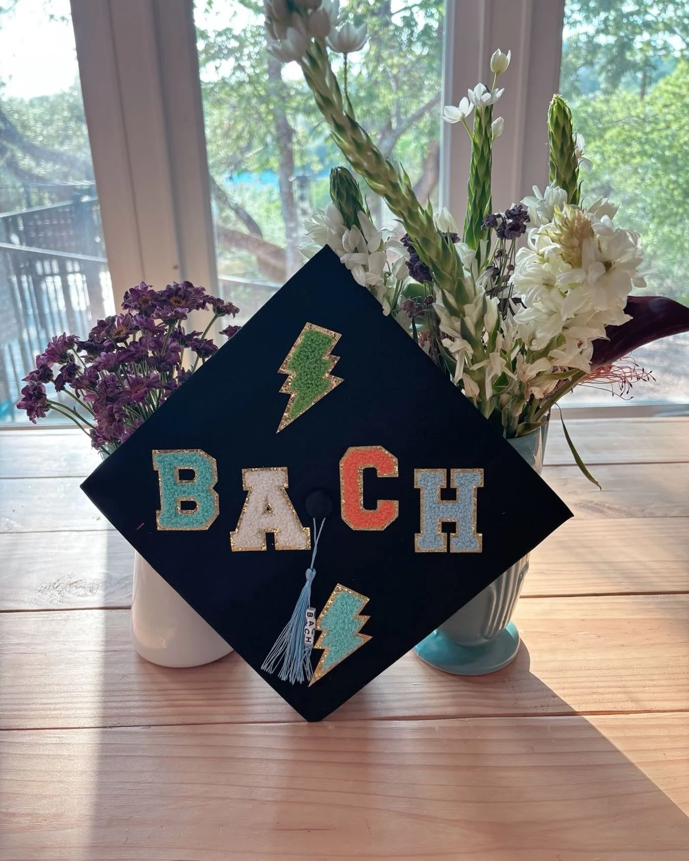 Sending seniors positive vibes ⚡️this weekend while they are narrowing down their college choices! It&rsquo;s just one of the biggest decisions of your lives&hellip; but seriously congrats to all the college candidates and as long as you choose with 