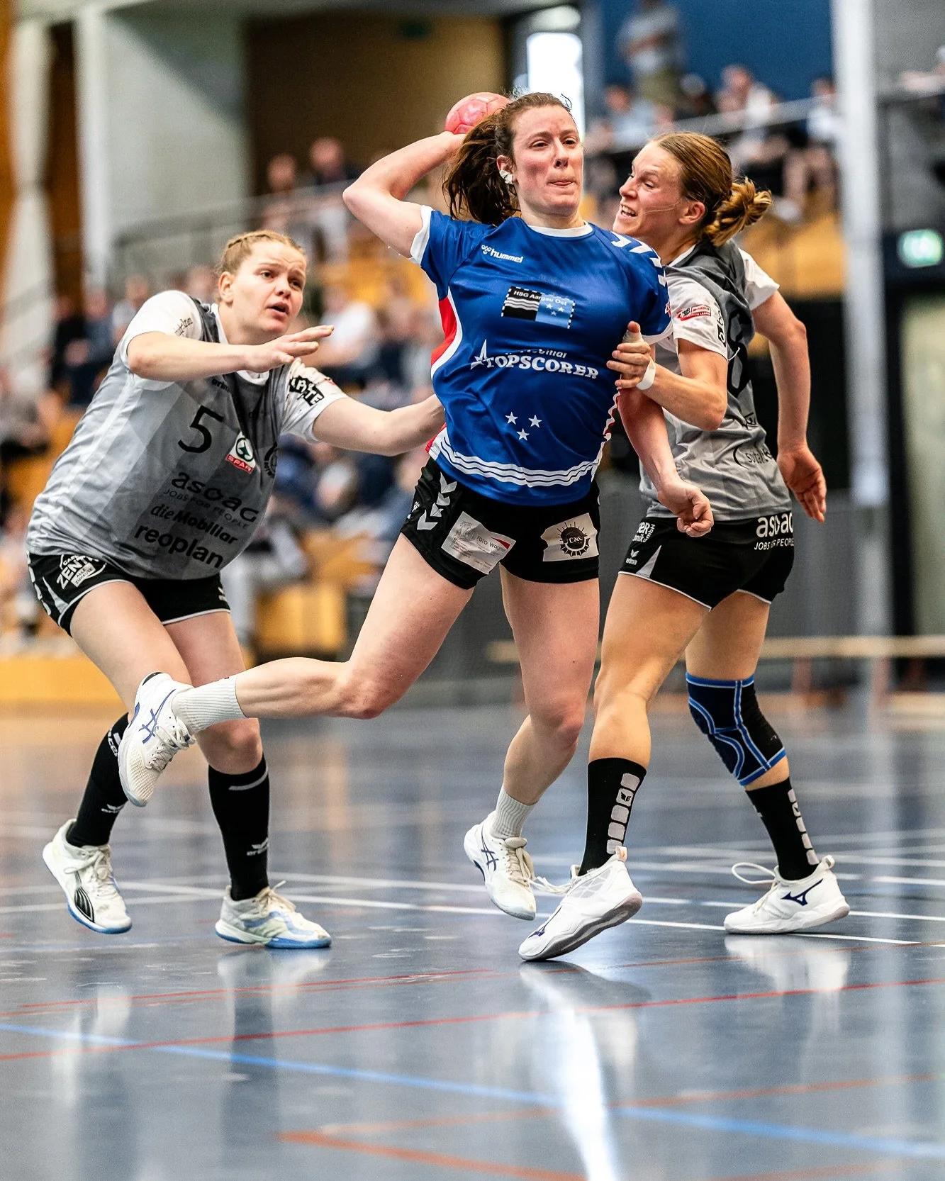 Best of: @hsgaargauost_damen vs.
@rotweiss_thun 
Mehr Fotos auf meiner Webseite...

@handball.ch #handball #handballschweiz #meinhandball