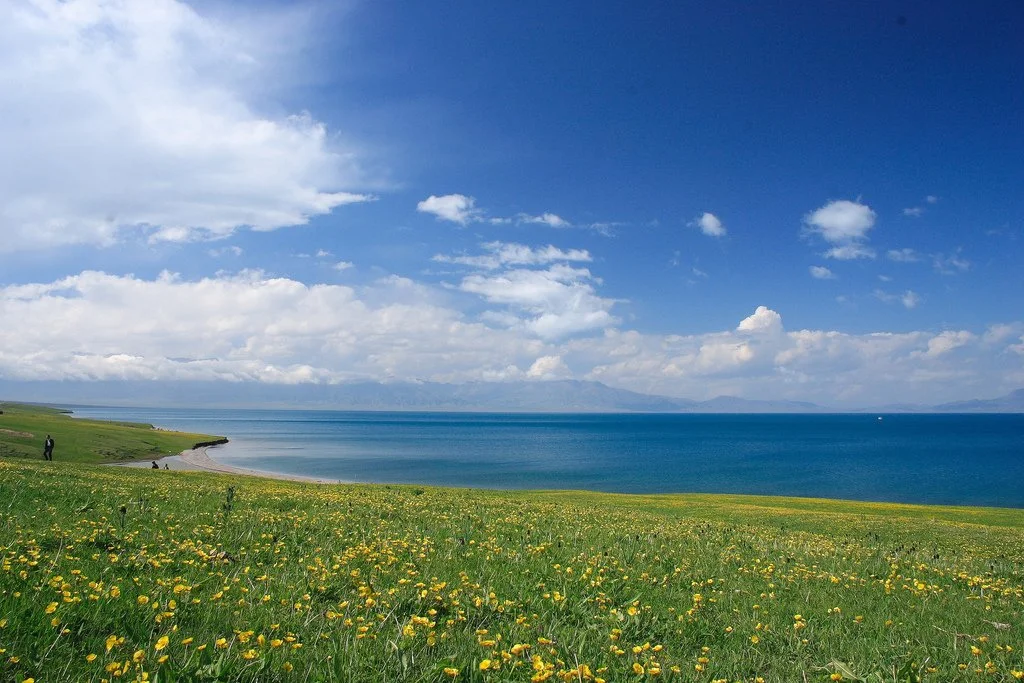 Lake_Sailimu,_aka_Sayram.jpg