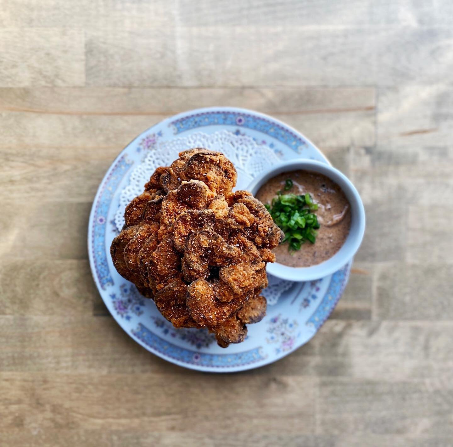 And in a lesson on how *not* to social media, here&rsquo;s a hen of the woods done blooming onion style with a 💫zesty dipping sauce that we ran last week &amp; most likely will not have this week. A shoulda coulda woulda social post?

If we come acr