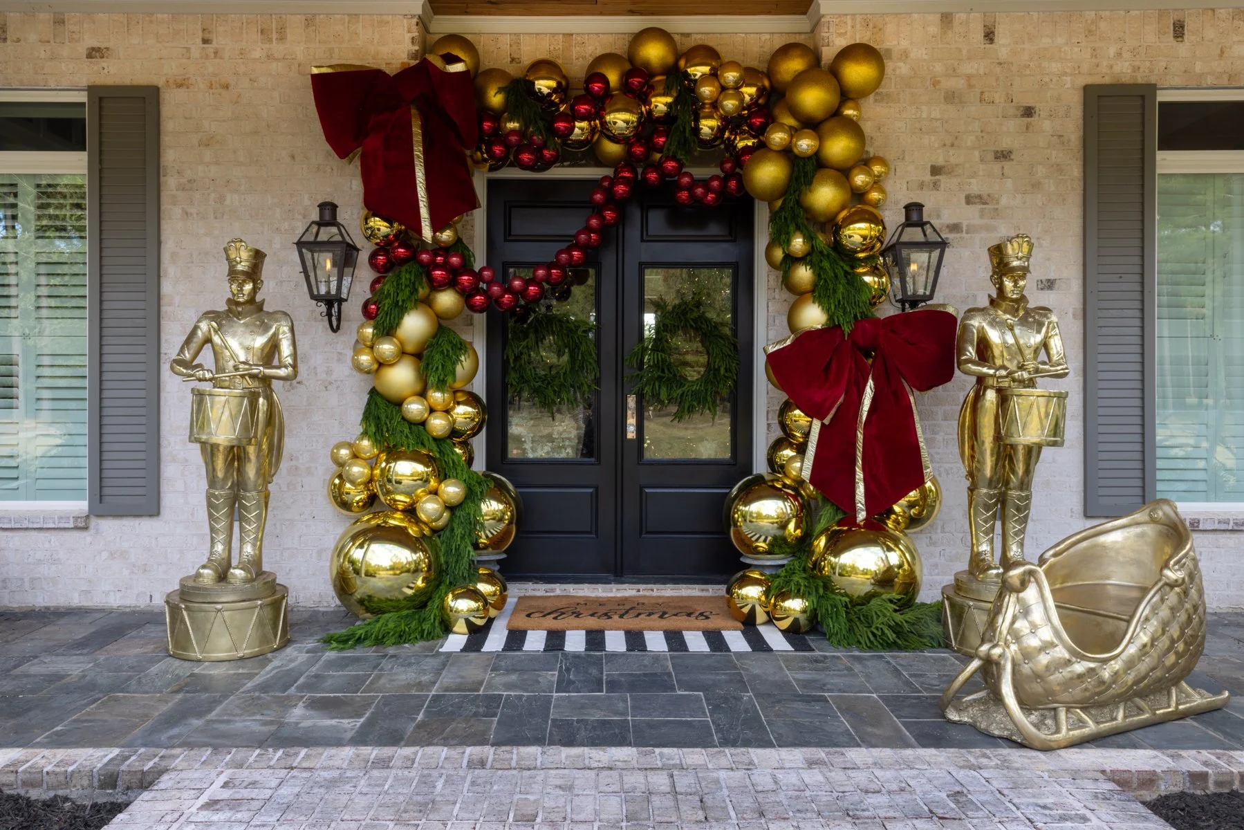 Why Personalized Photography is the Best Gift You Can Give Your Business (Featuring Mama Noel Designs)