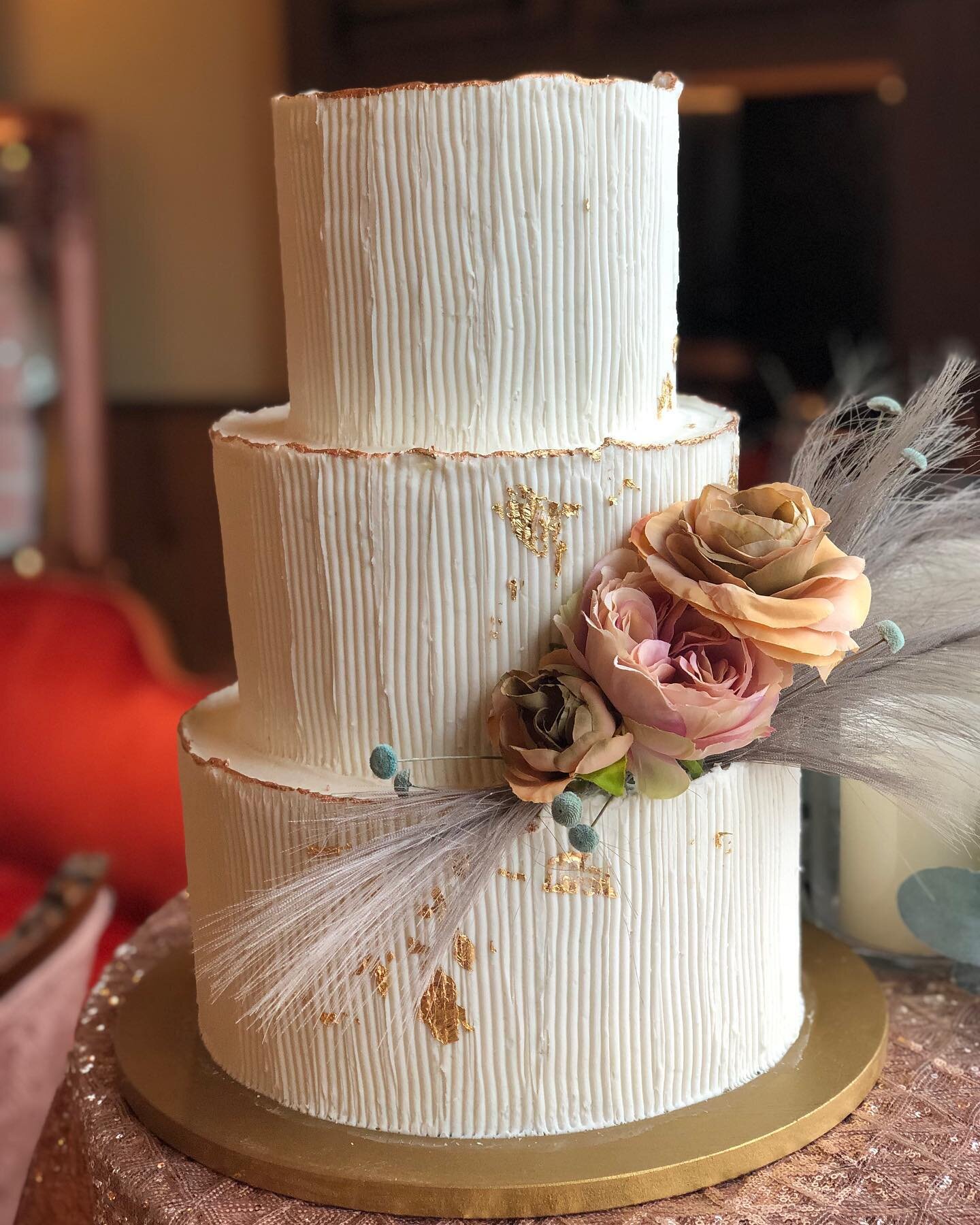 Textured boho cake #bellamanse#lancasterpawedding #centralpawedding