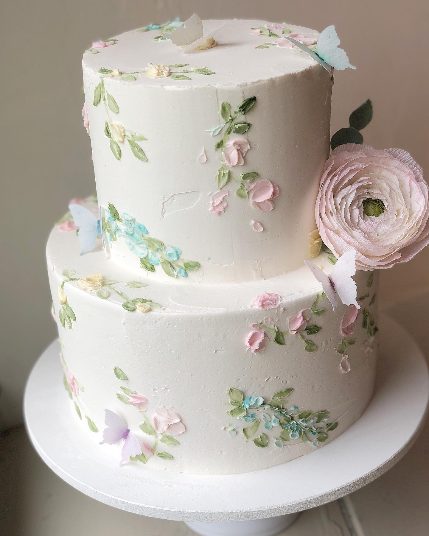 Another pretty Spring floral cake with addition of a edible wafer paper flower, delivered to The Mill at Manor Falls. #lancasterpaweddings #bellamanse