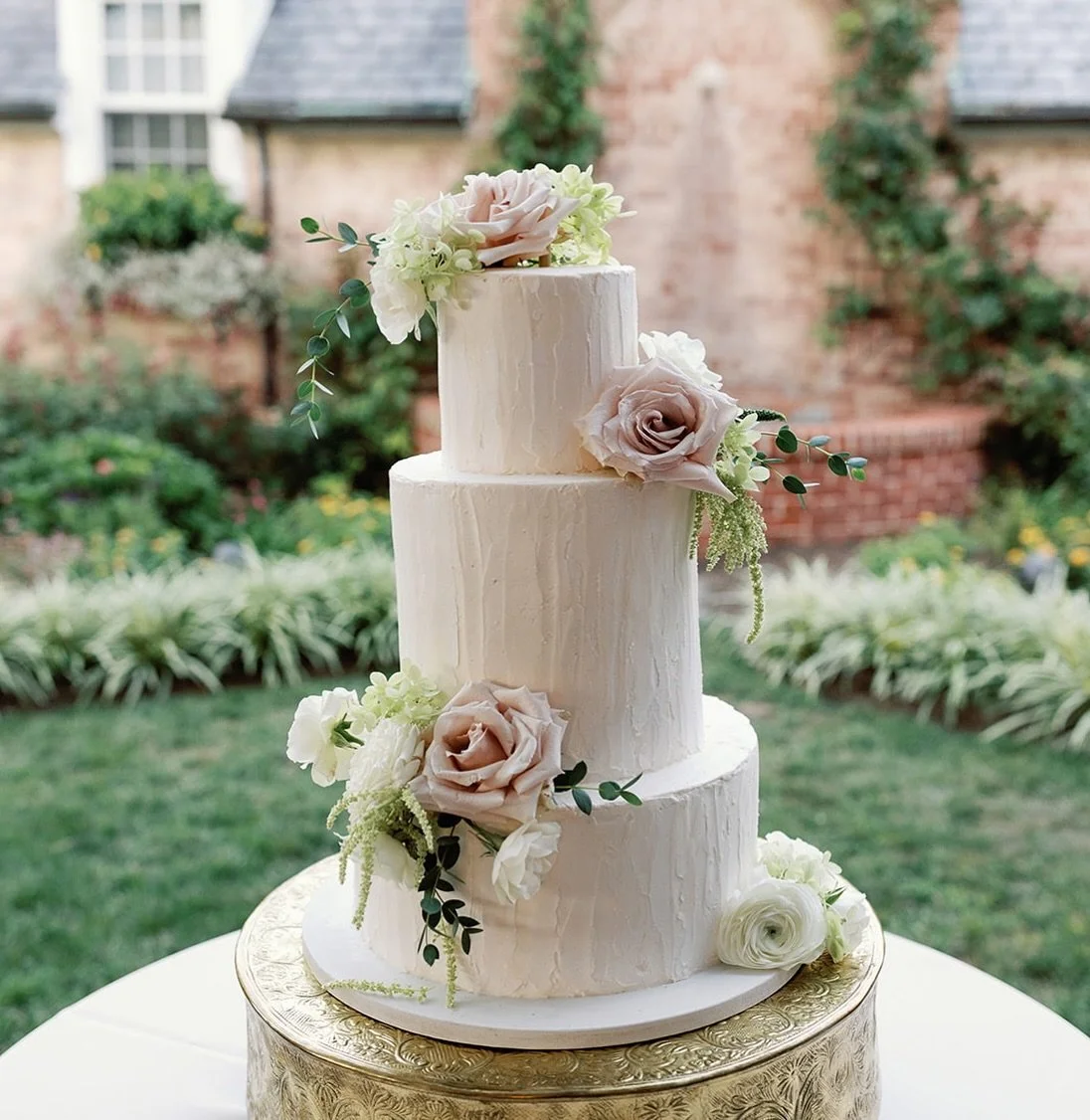 Another delivery to Drumore Estates!  Textured buttercream with fresh florals by the famous @sandraporterfieldfloral (Sandy!).