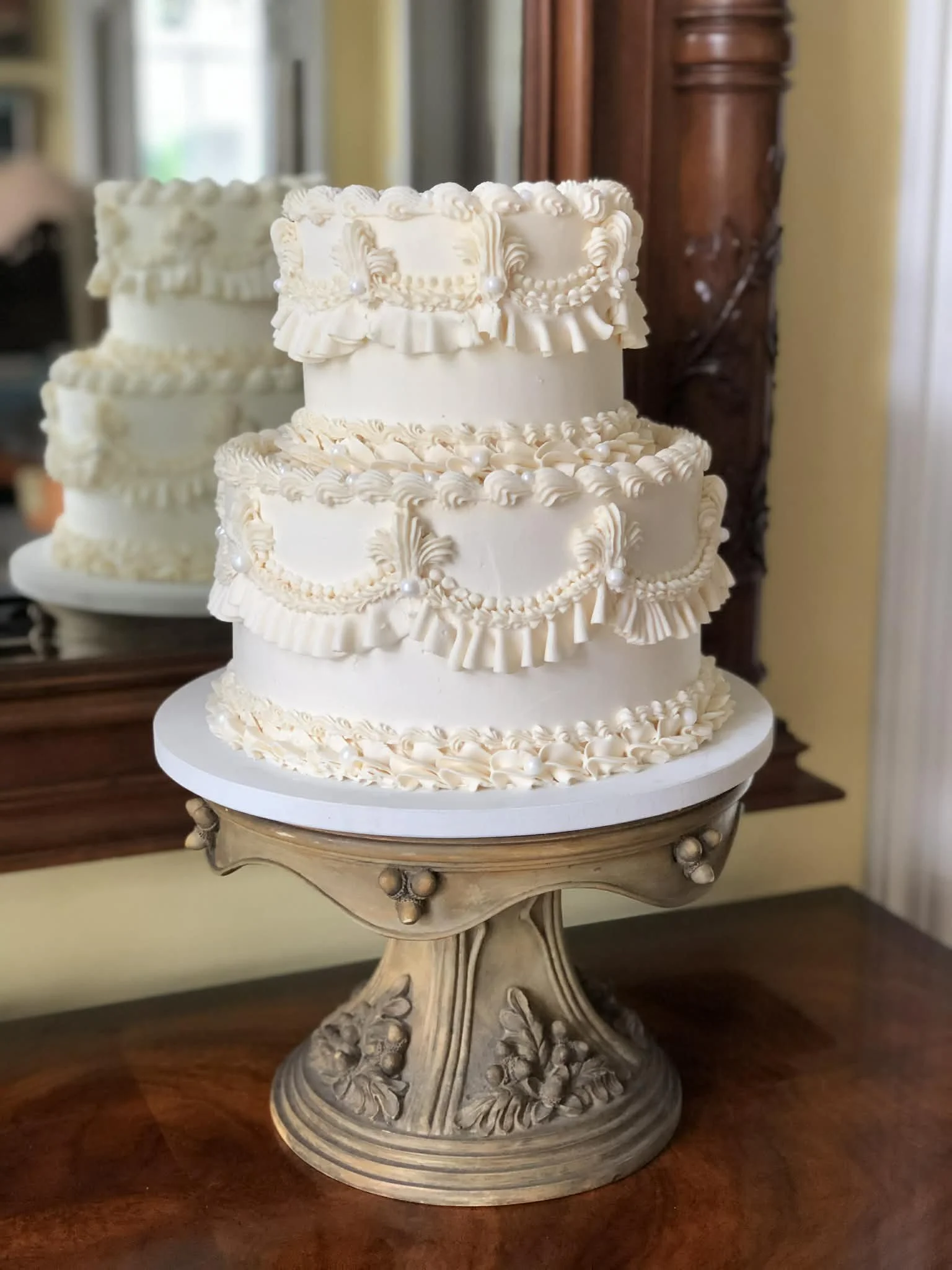 Aged gold "acorn" stand, for a two tier cake.