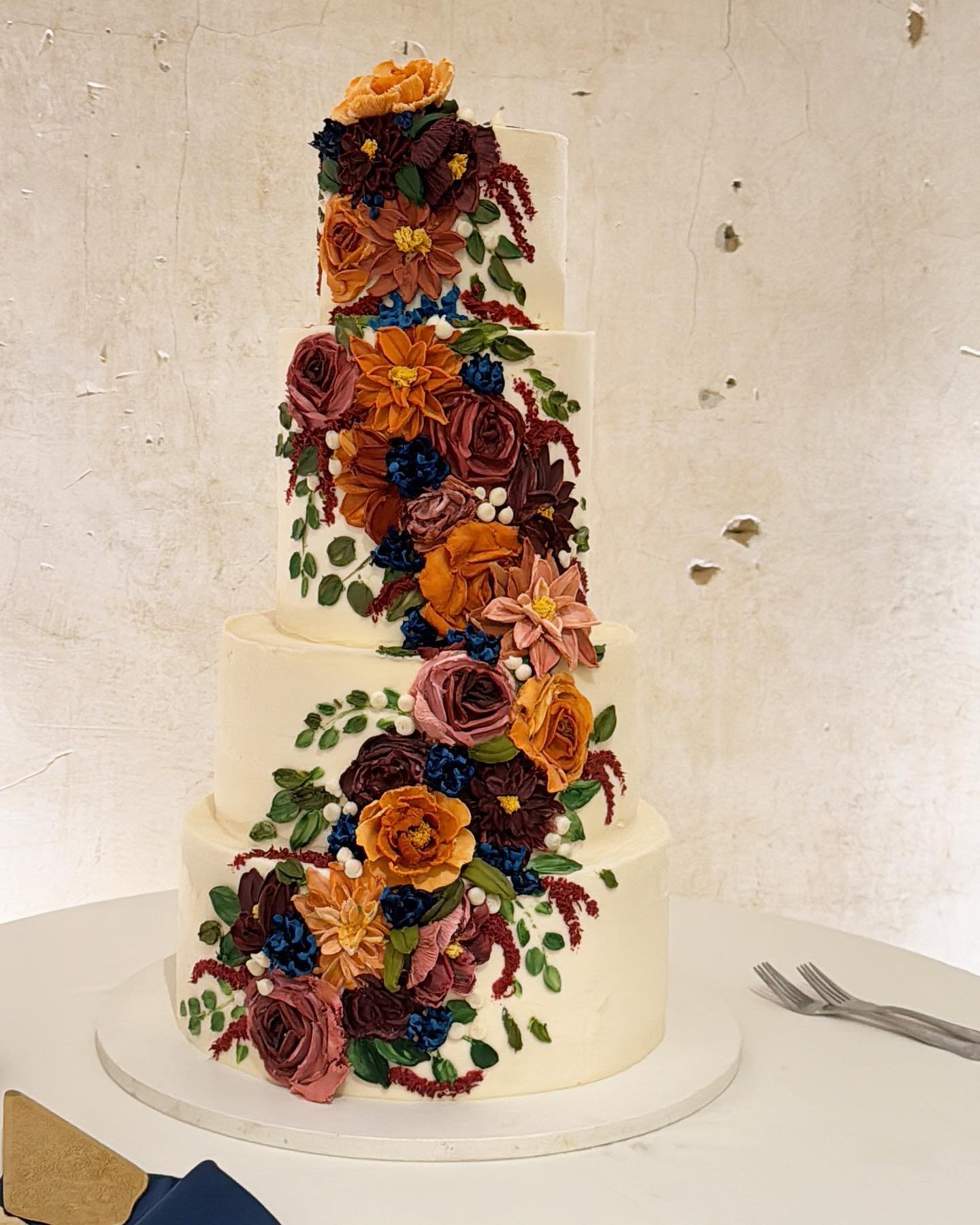 Dramatic fall florals in a 4 tier
