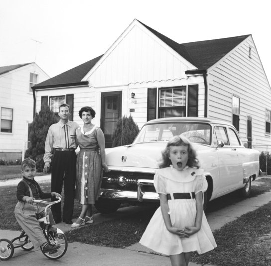 Factory_Hand_at_Ford_10,_Photograph_Taken_by_Jun_Miki,_1954 2.jpg