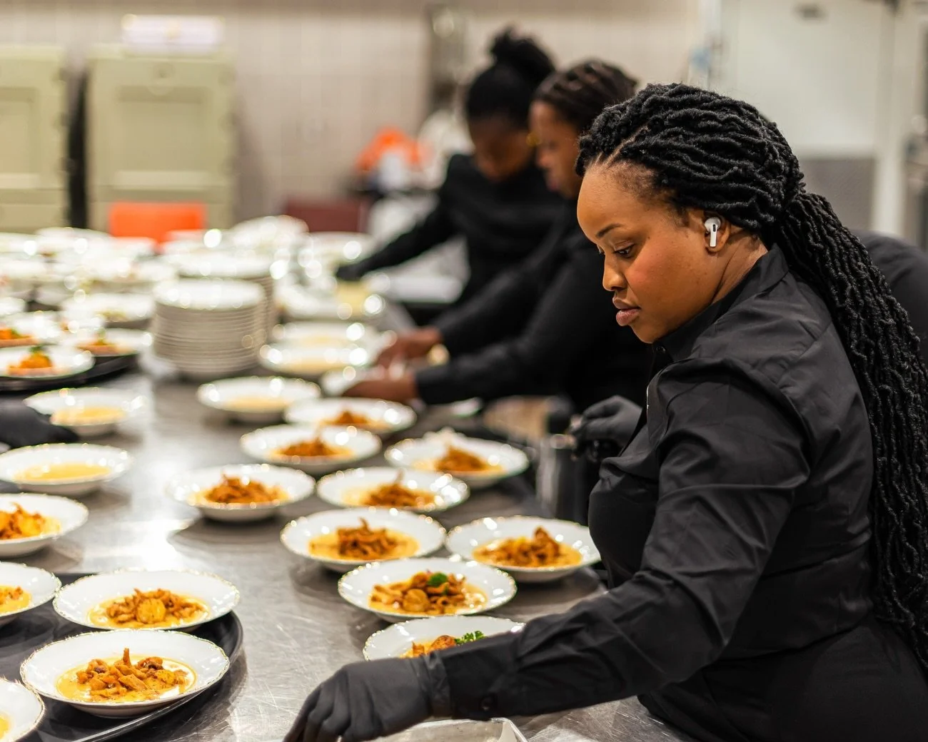 Back in August, I had the sweetest assignment - shooting a wedding, but mostly from inside the kitchen. I got to witness Fahedra @cooking_with_fahedra and her incredible team do what they do best: create the most delicious food with zero stress and t
