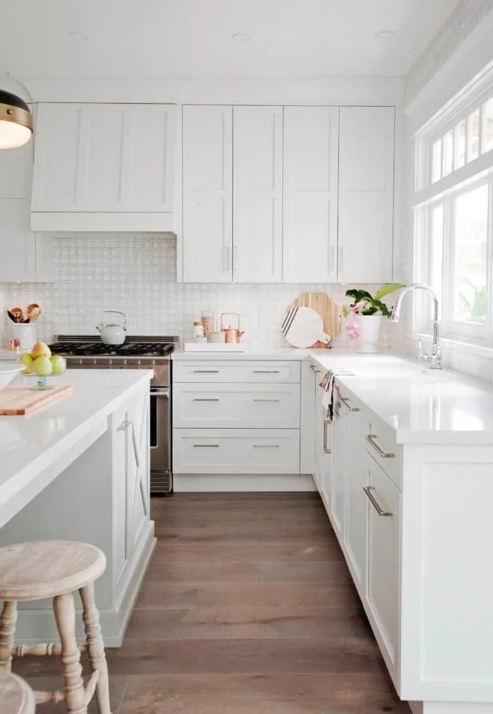 Merit Kitchens – perimeter- manor flat, painted MDF, custom white paint. island-manor flat, painted MDF custom grey paint