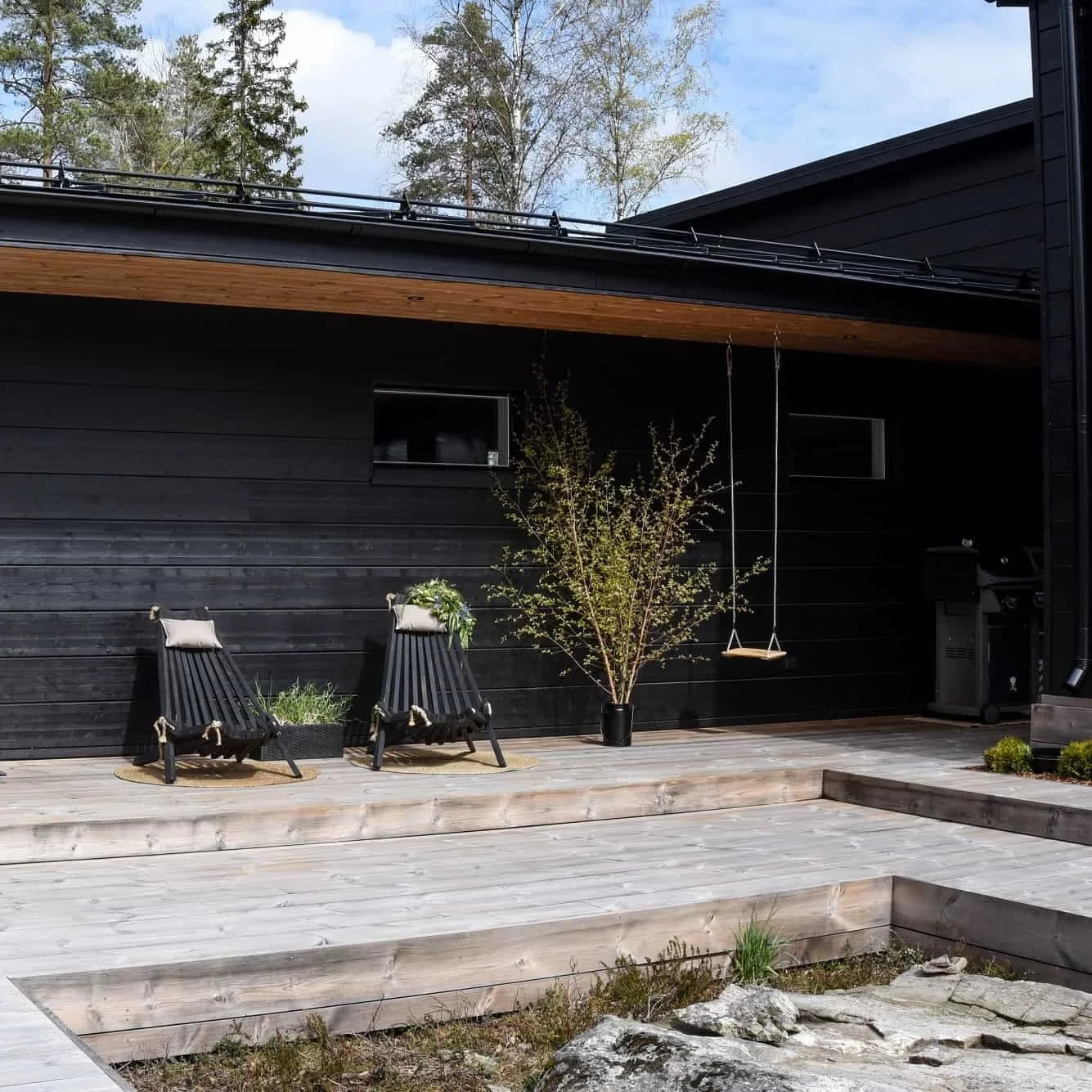 Siparila Topcoat®-W panels on deck of Masku house