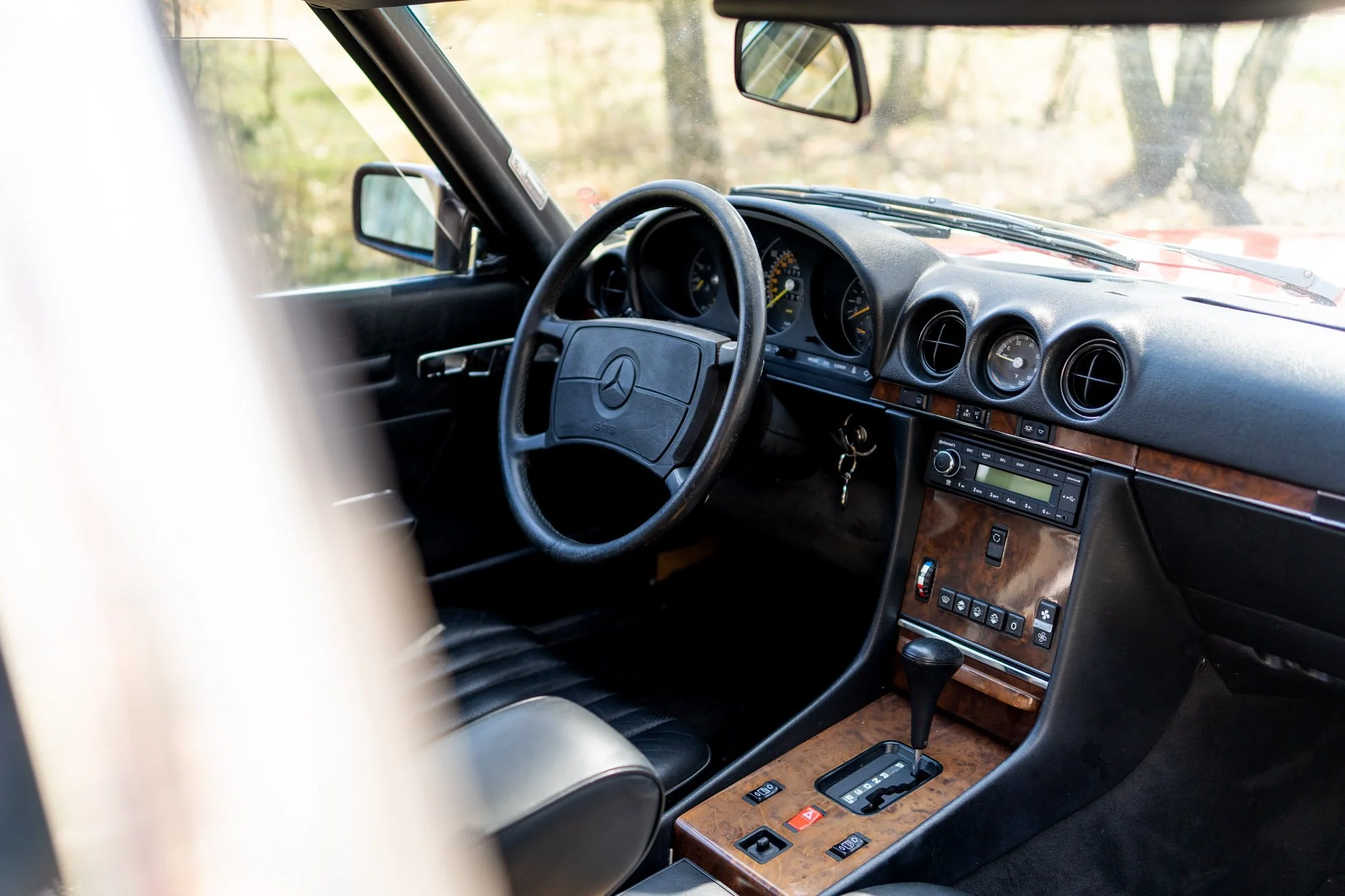 Mercedes-Benz 560 SL – The Perfect Sunset Cruiser — Adam Pekala x ...