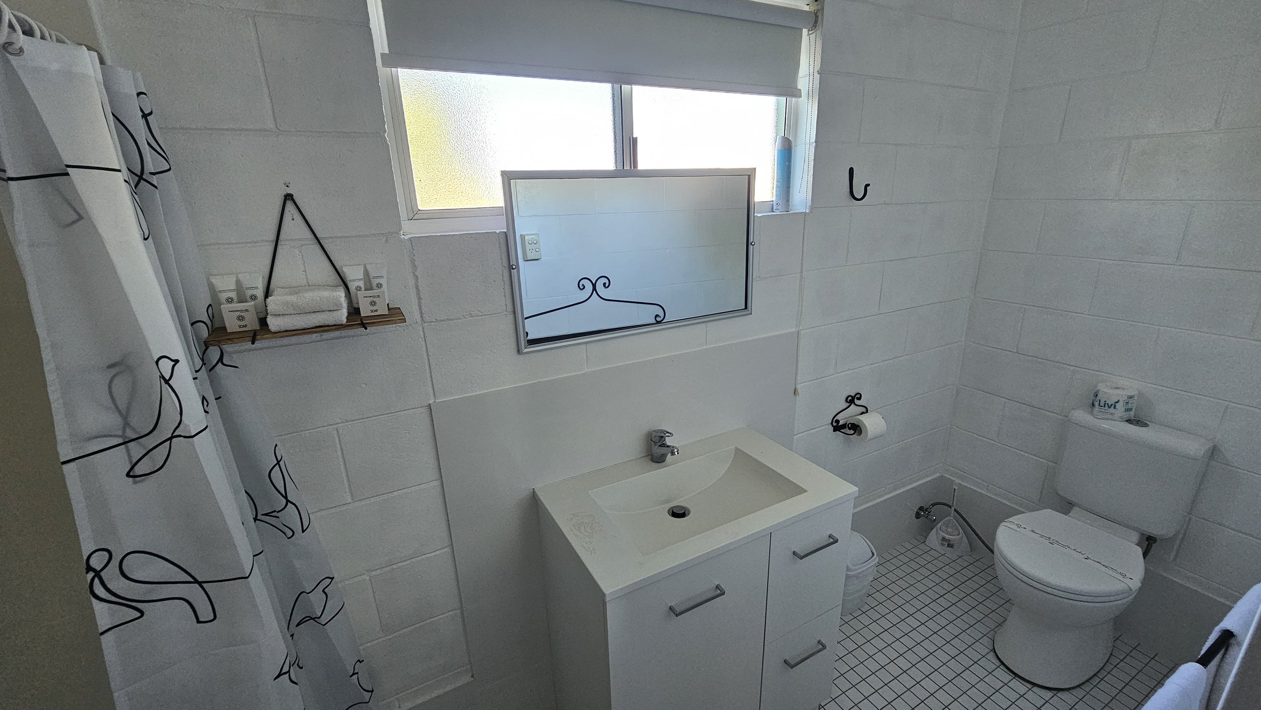 Deluxe Queen Bathroom