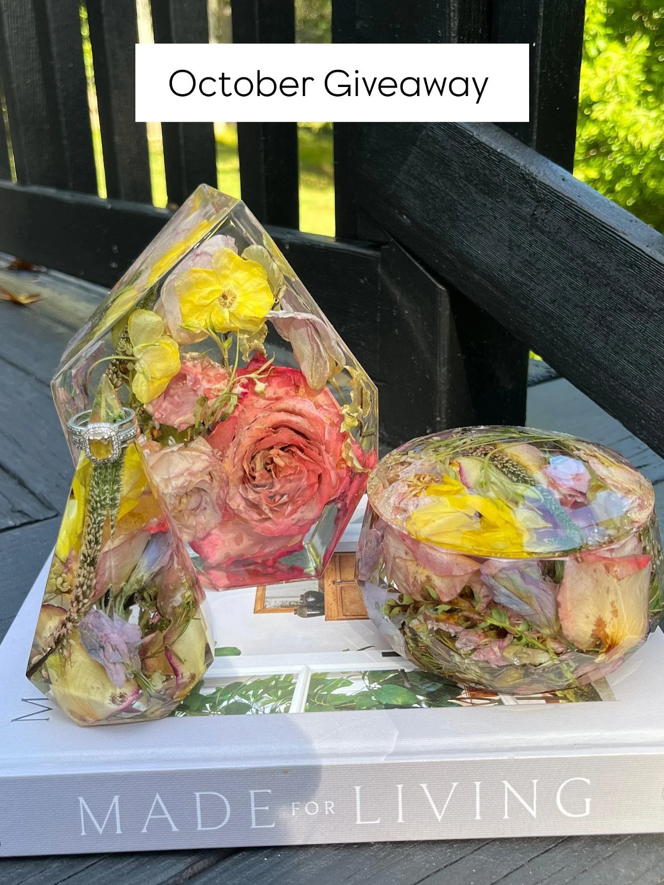 🍁 Fall Giveaway 🍁
We will be starting monthly giveaways over the next few months, beginning the first week of each month.

This month, one winner will receive $300 off their Flohral Preservation order. What a perfect way to celebrate and cherish yo