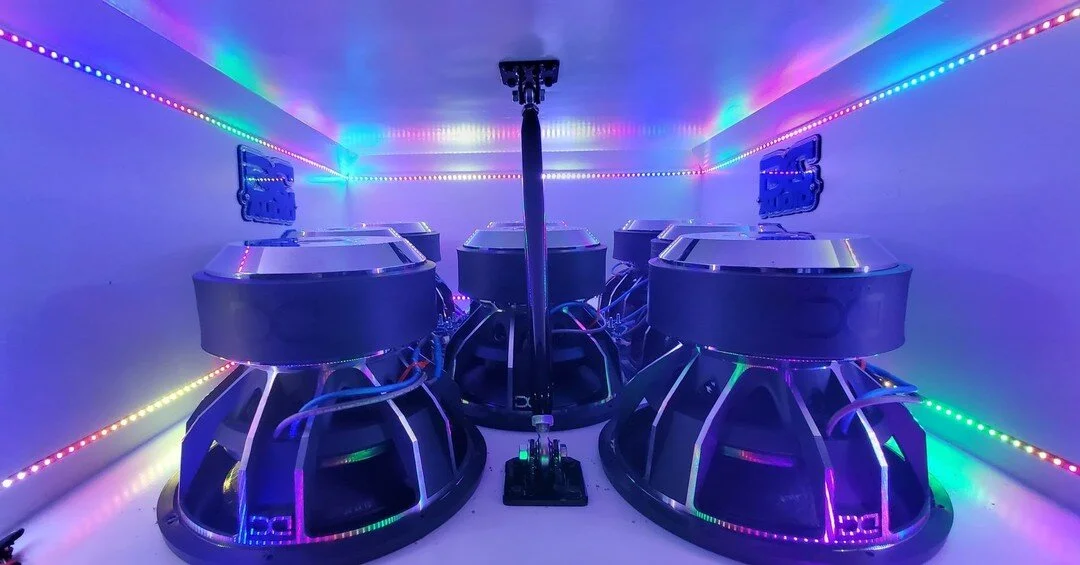 Check Out Joe's Install, Not Playing Just Yet But SOOOO Close !!! Them DC Audio Woofers lookin great all lit up
#dcaudio #dcsoundlab #Level6 #wall #bass #bandpass #loud #spl