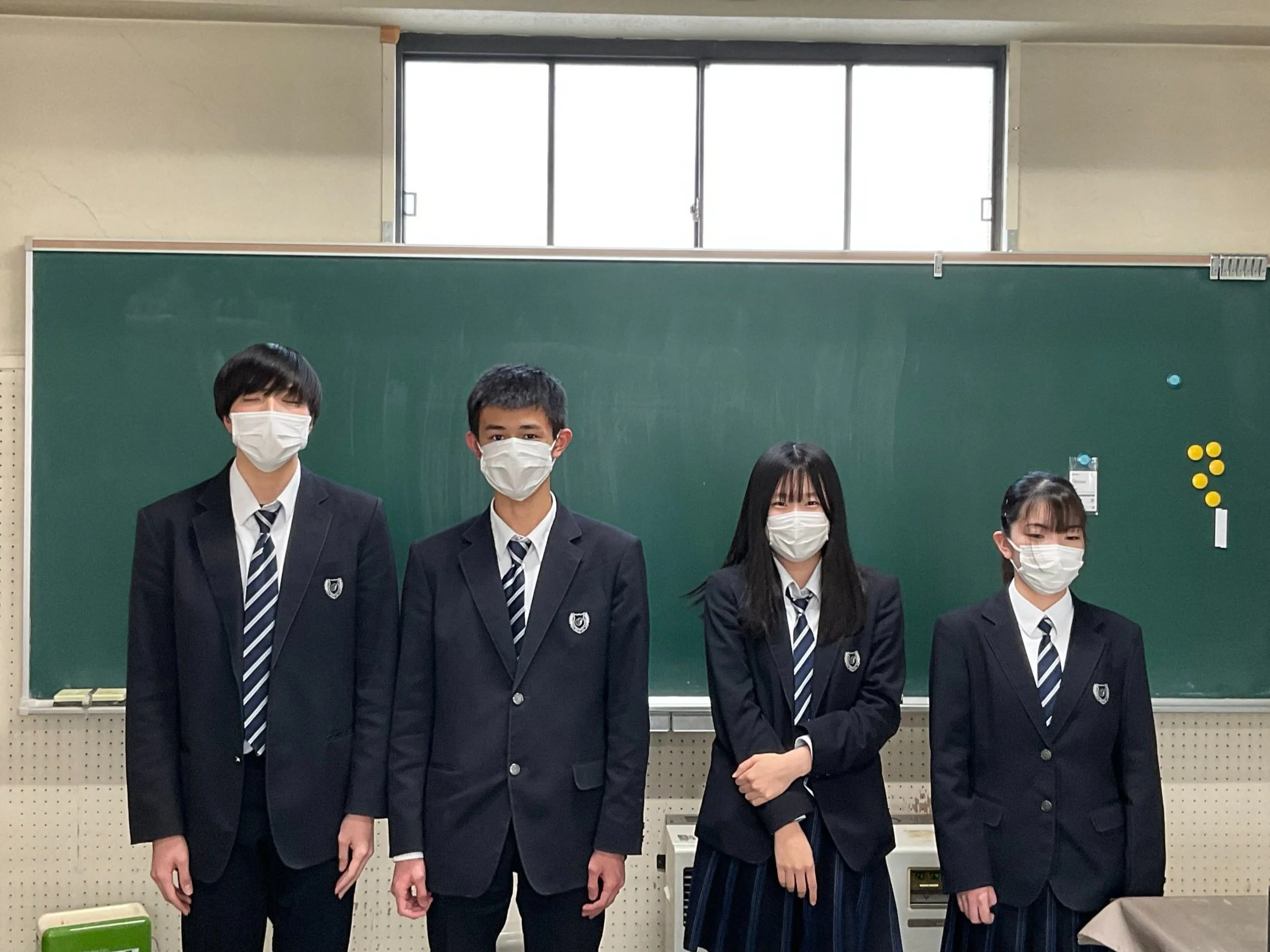 やまがたAI部集合写真（惺山高等学校）.jpg