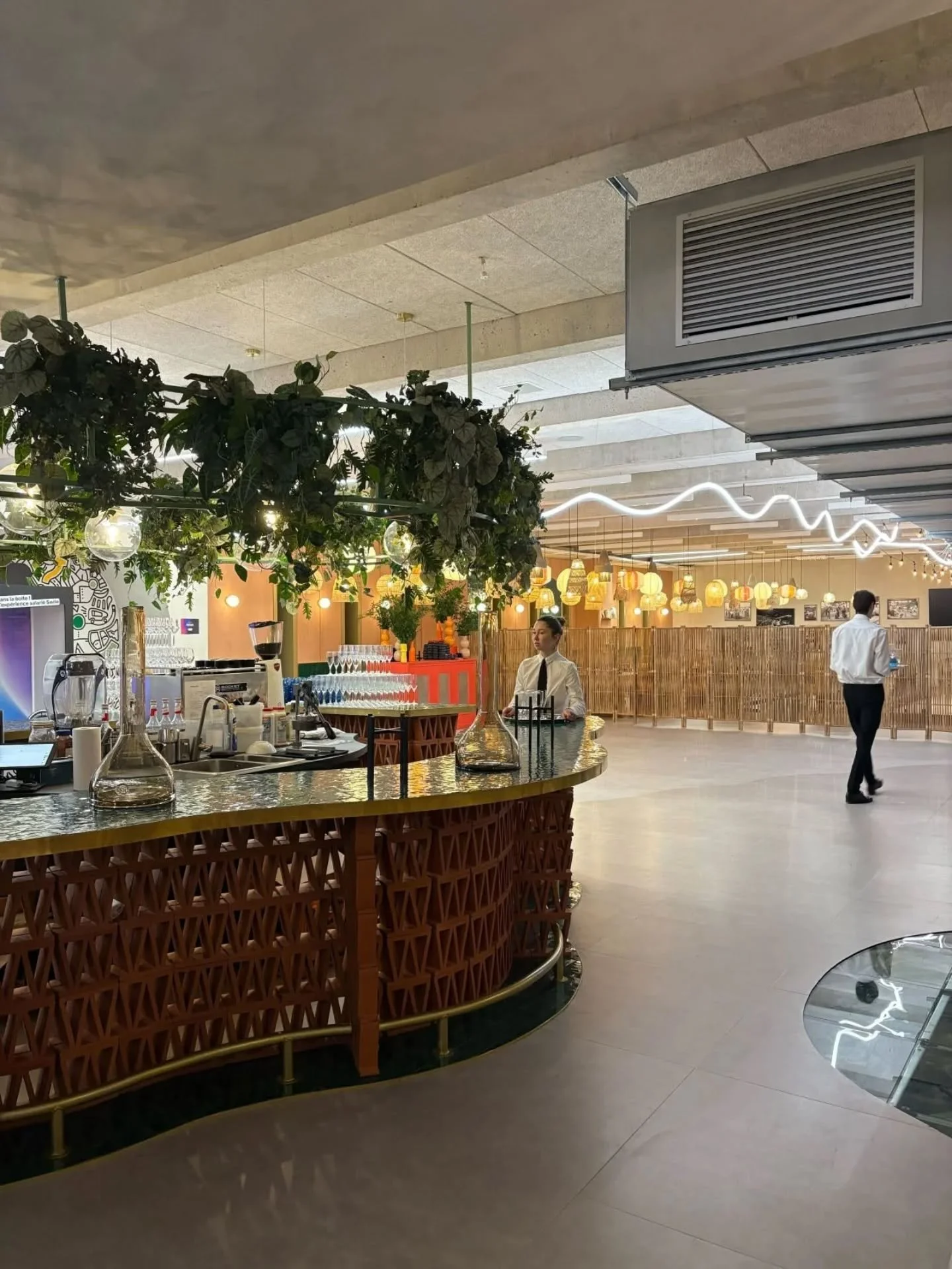 Nous sommes fiers et heureux d'avoir pr&eacute;sent&eacute; le fruit de plusieurs mois de r&eacute;flexions entre le @design.fiction.studio et @swilefrance lors d'une soir&eacute;e &eacute;v&eacute;nementielle organis&eacute;e mardi dernier autour du