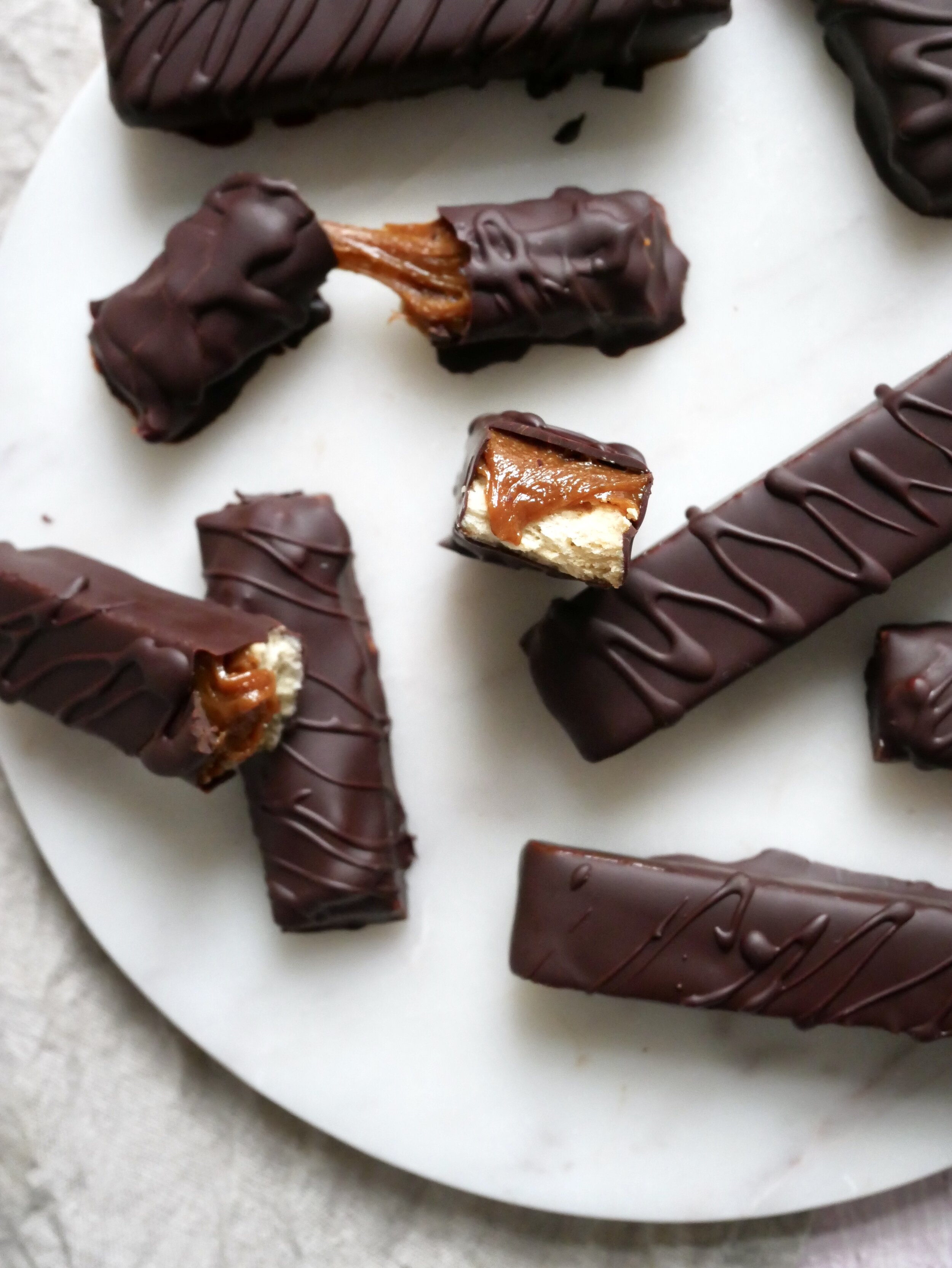 Vegan Cookie-Caramel-Bars (Vegan Copycat 'Twix' Recipe!)